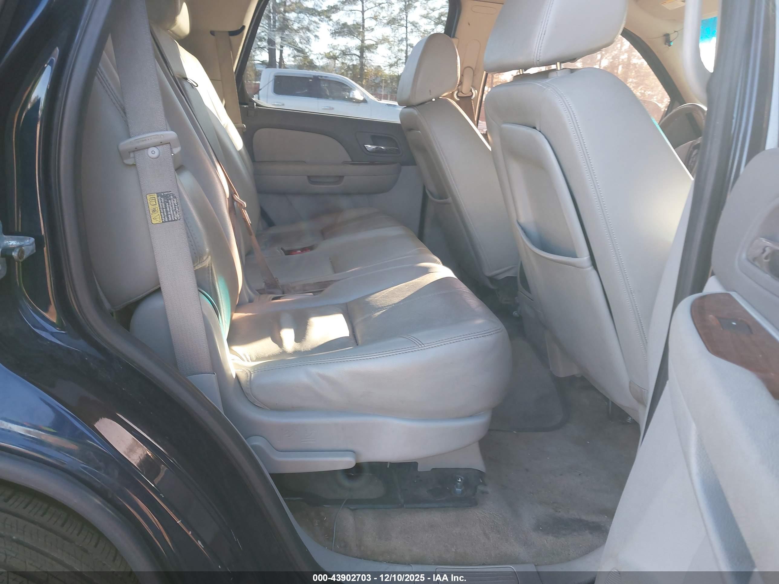 CHEVROLET TAHOE image 8