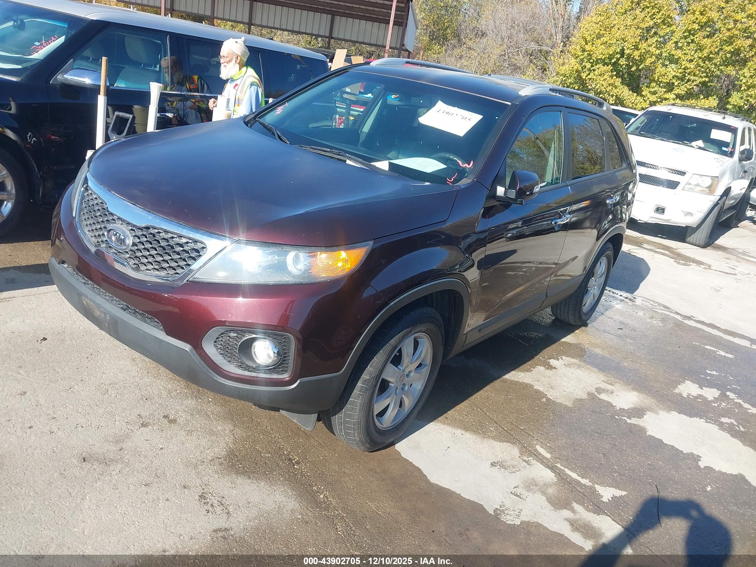 KIA SORENTO image 2