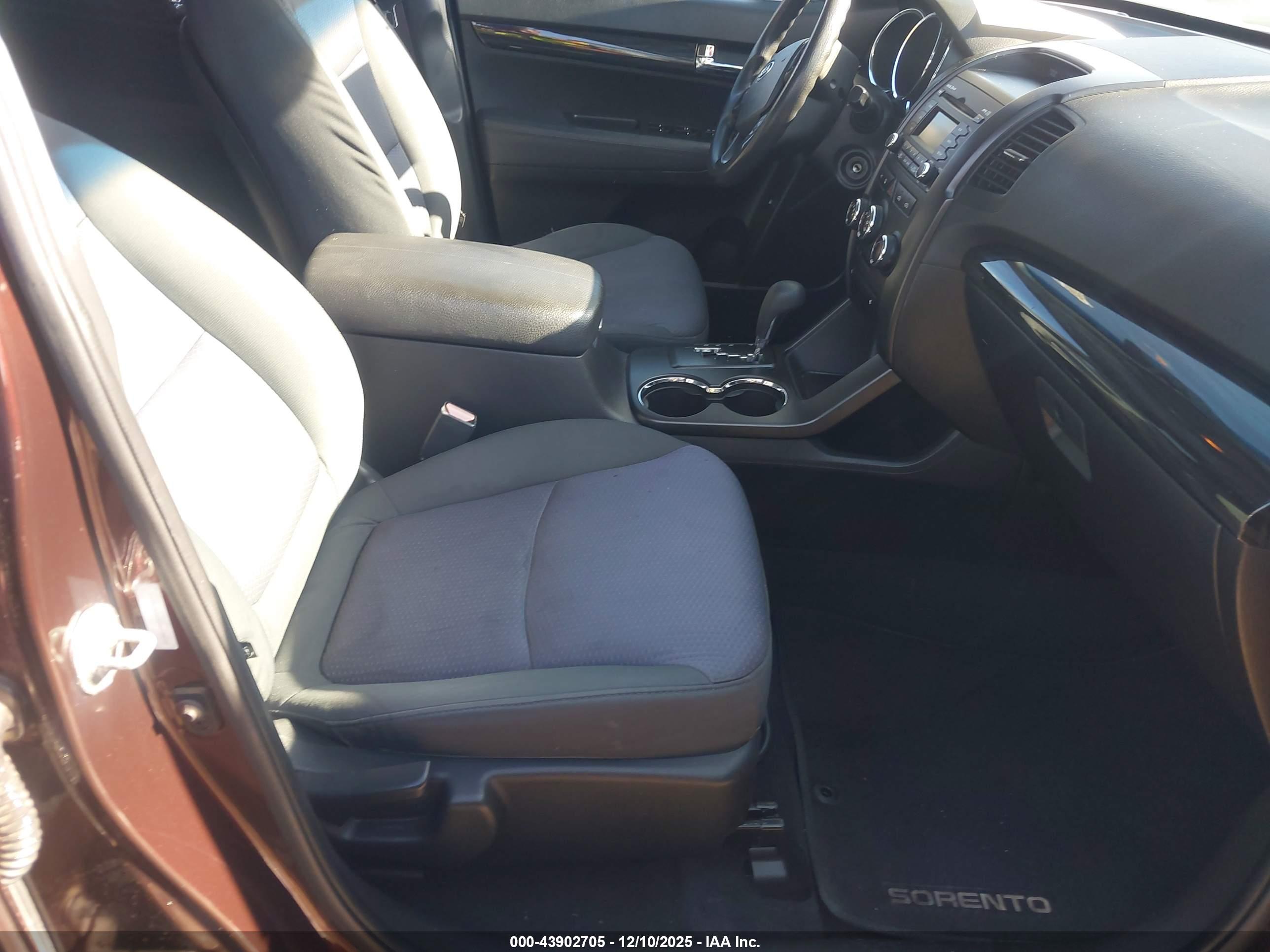 KIA SORENTO image 5