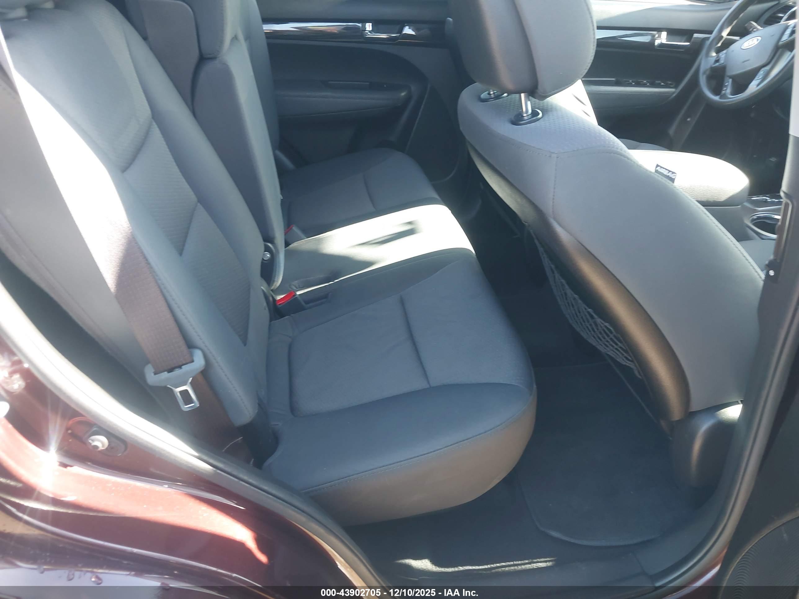 KIA SORENTO image 8