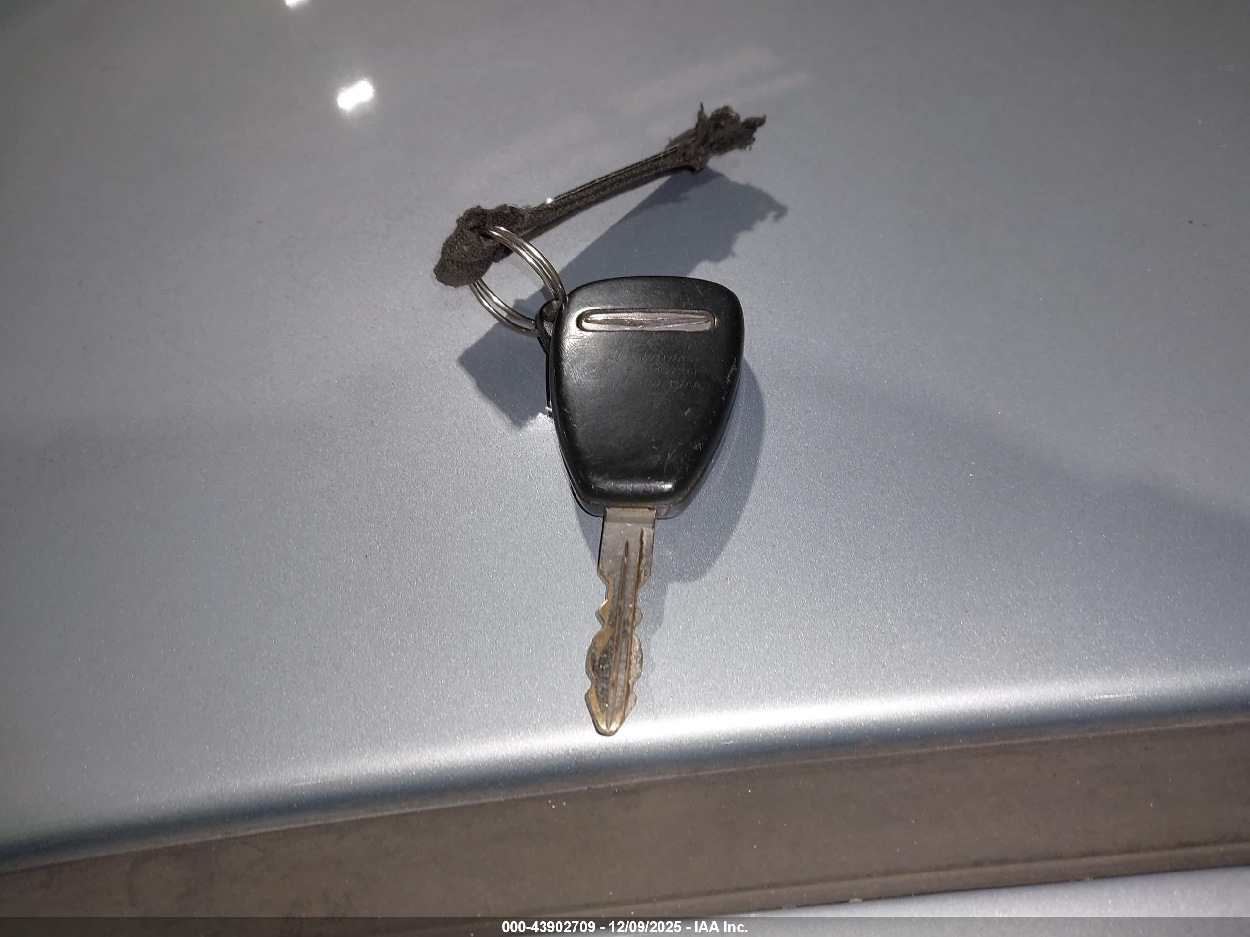 CHRYSLER 200 image 11
