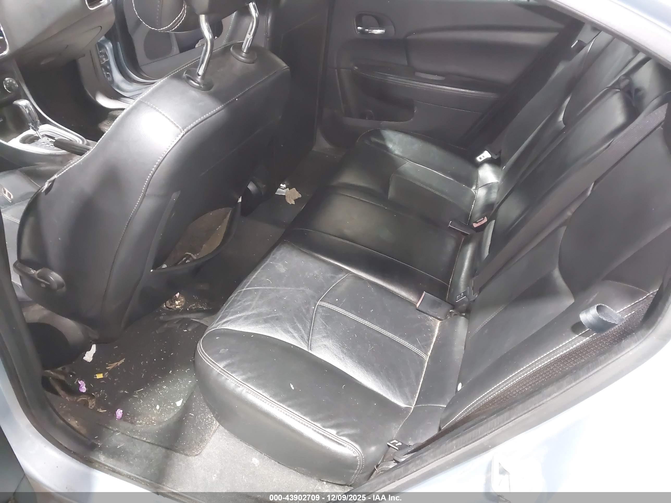 CHRYSLER 200 image 8