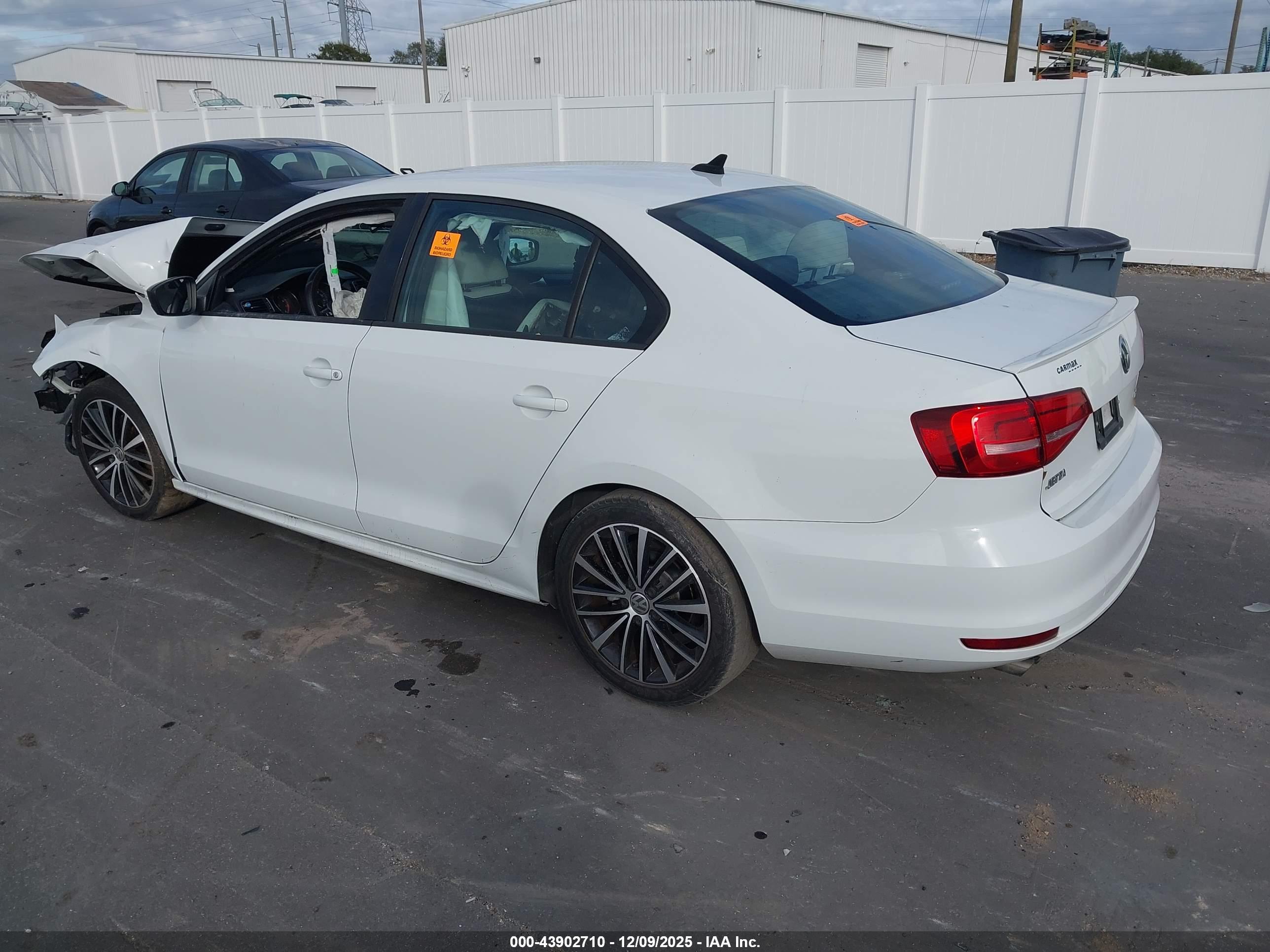 VOLKSWAGEN JETTA image 3