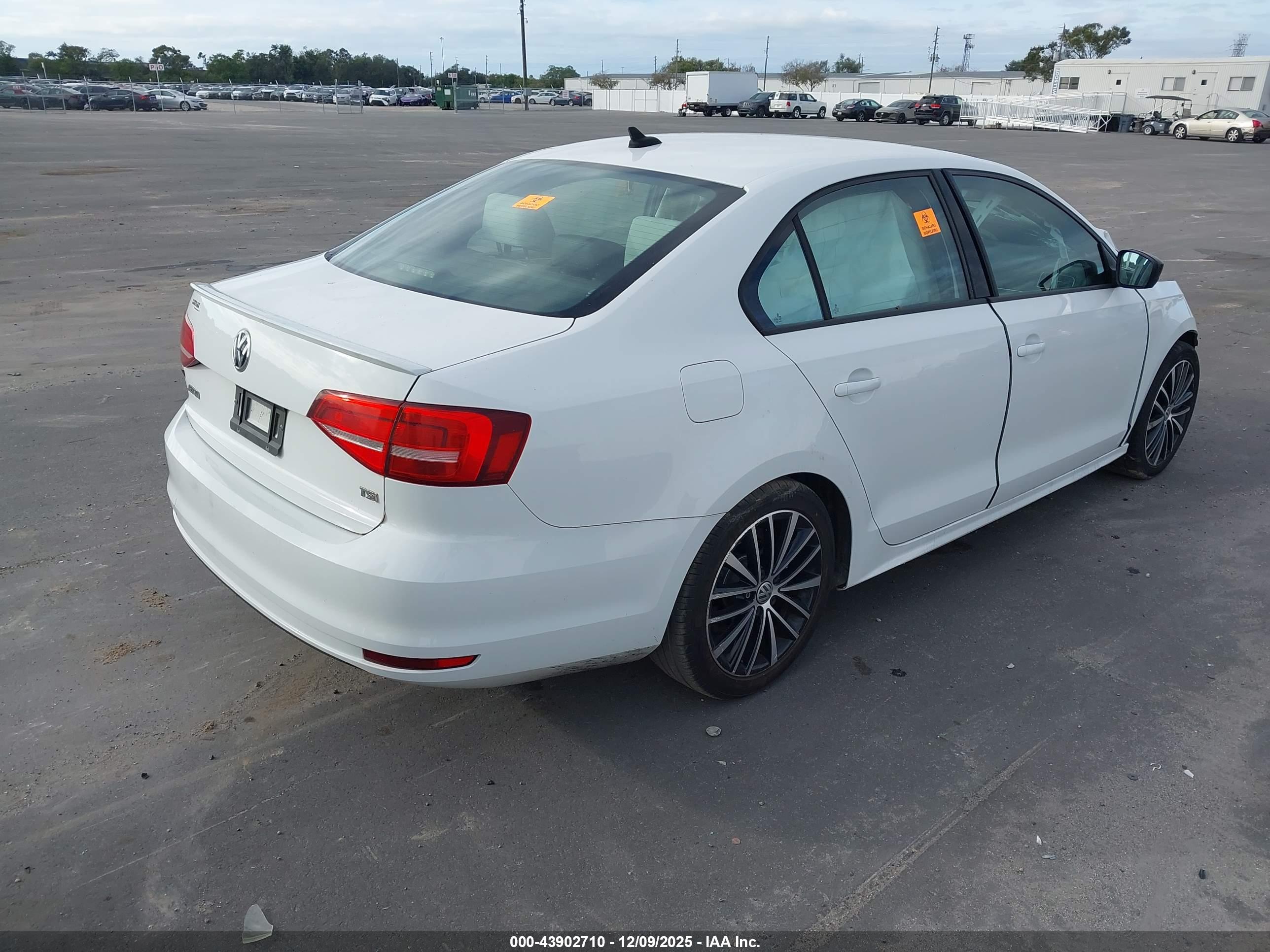 VOLKSWAGEN JETTA image 4