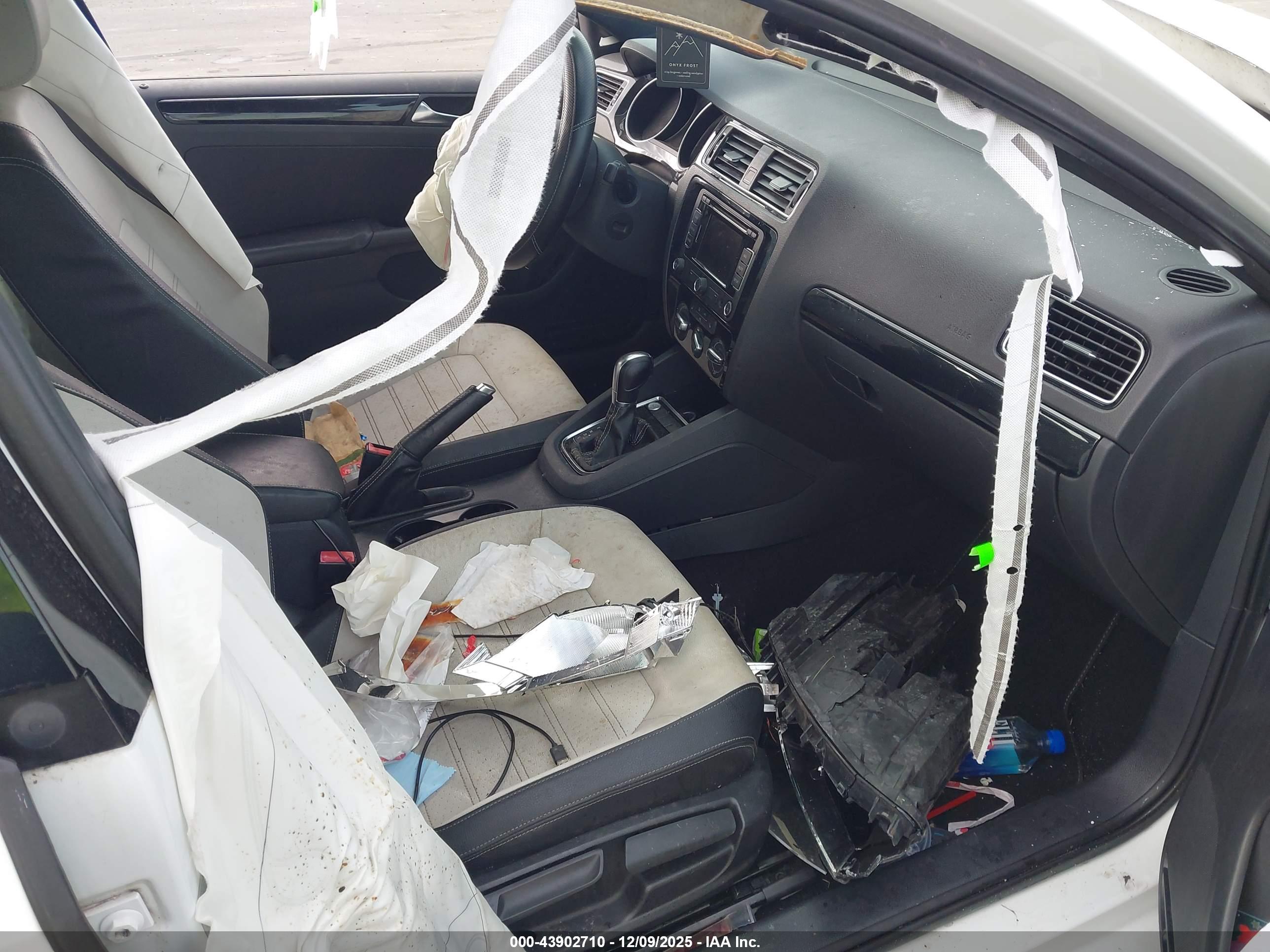 VOLKSWAGEN JETTA image 5