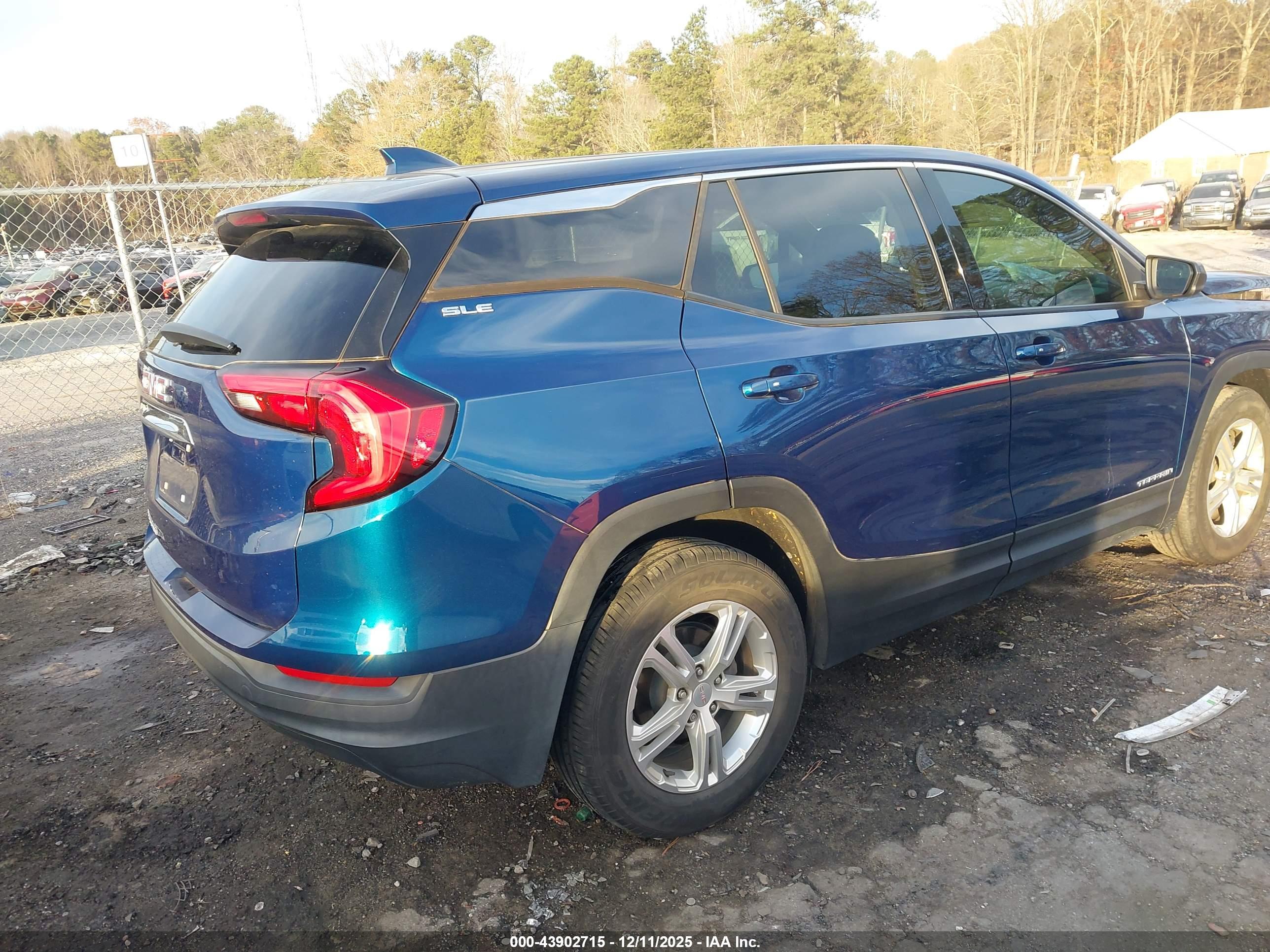 GMC TERRAIN image 4