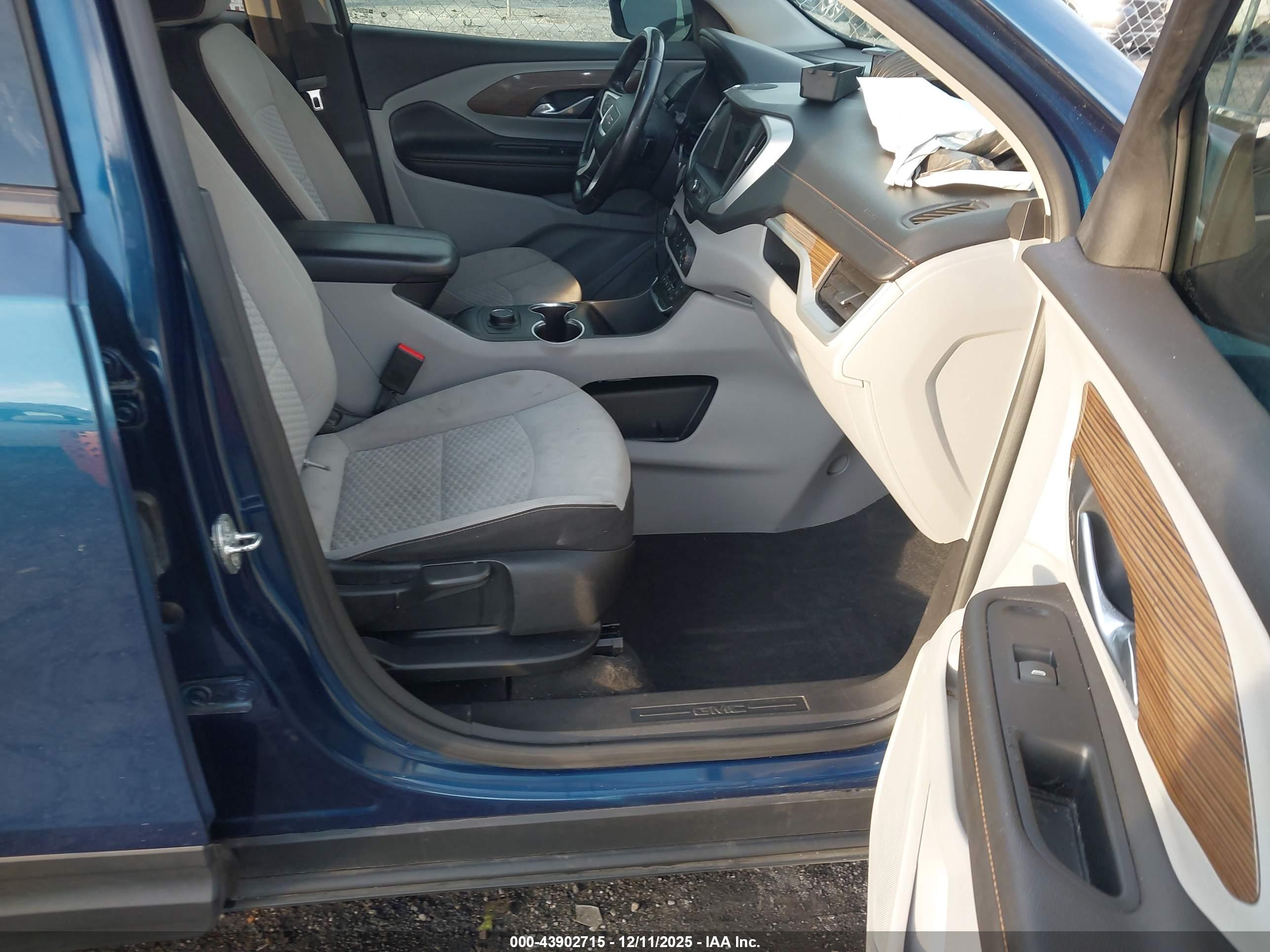 GMC TERRAIN image 5