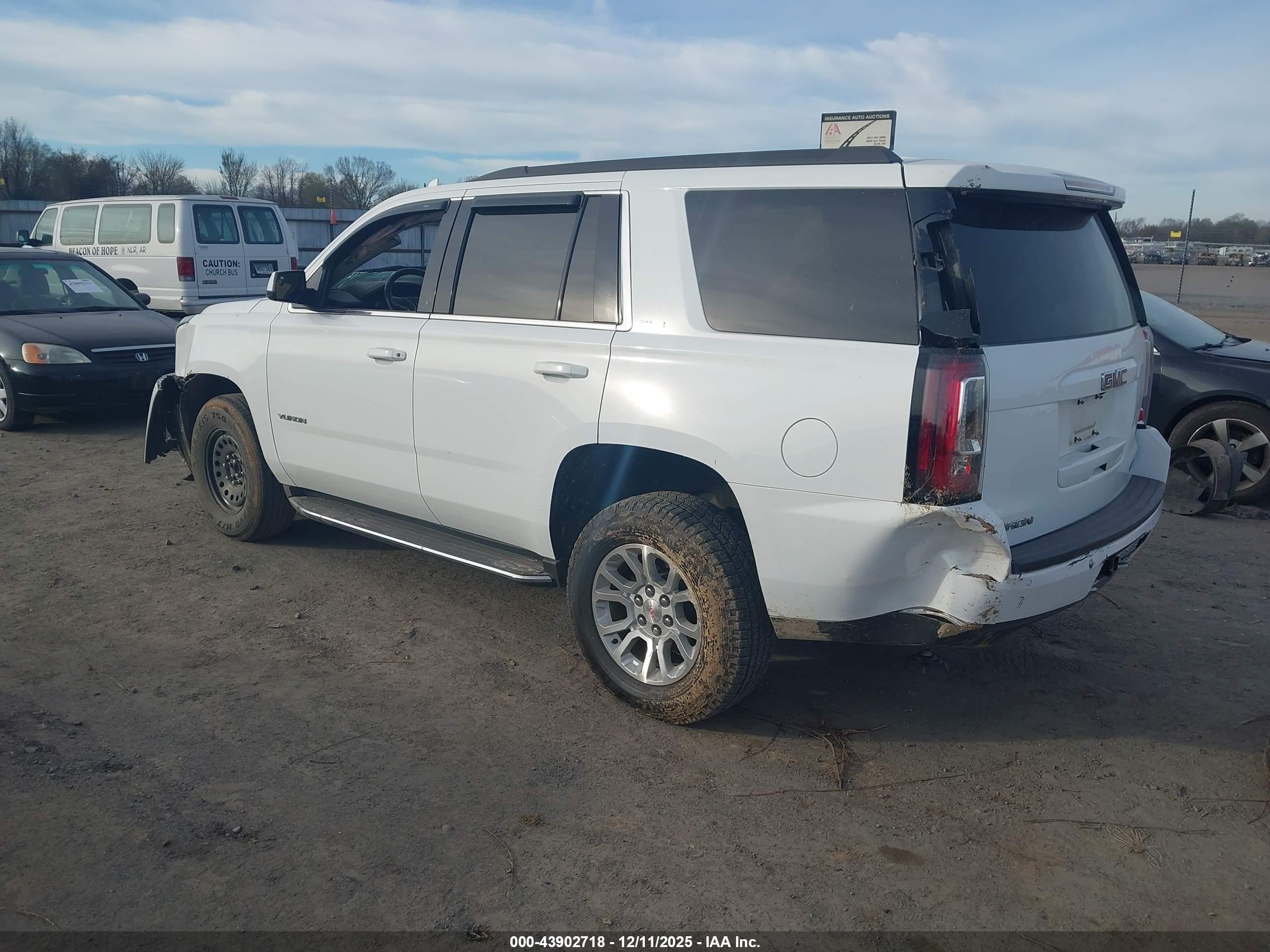 GMC YUKON image 3