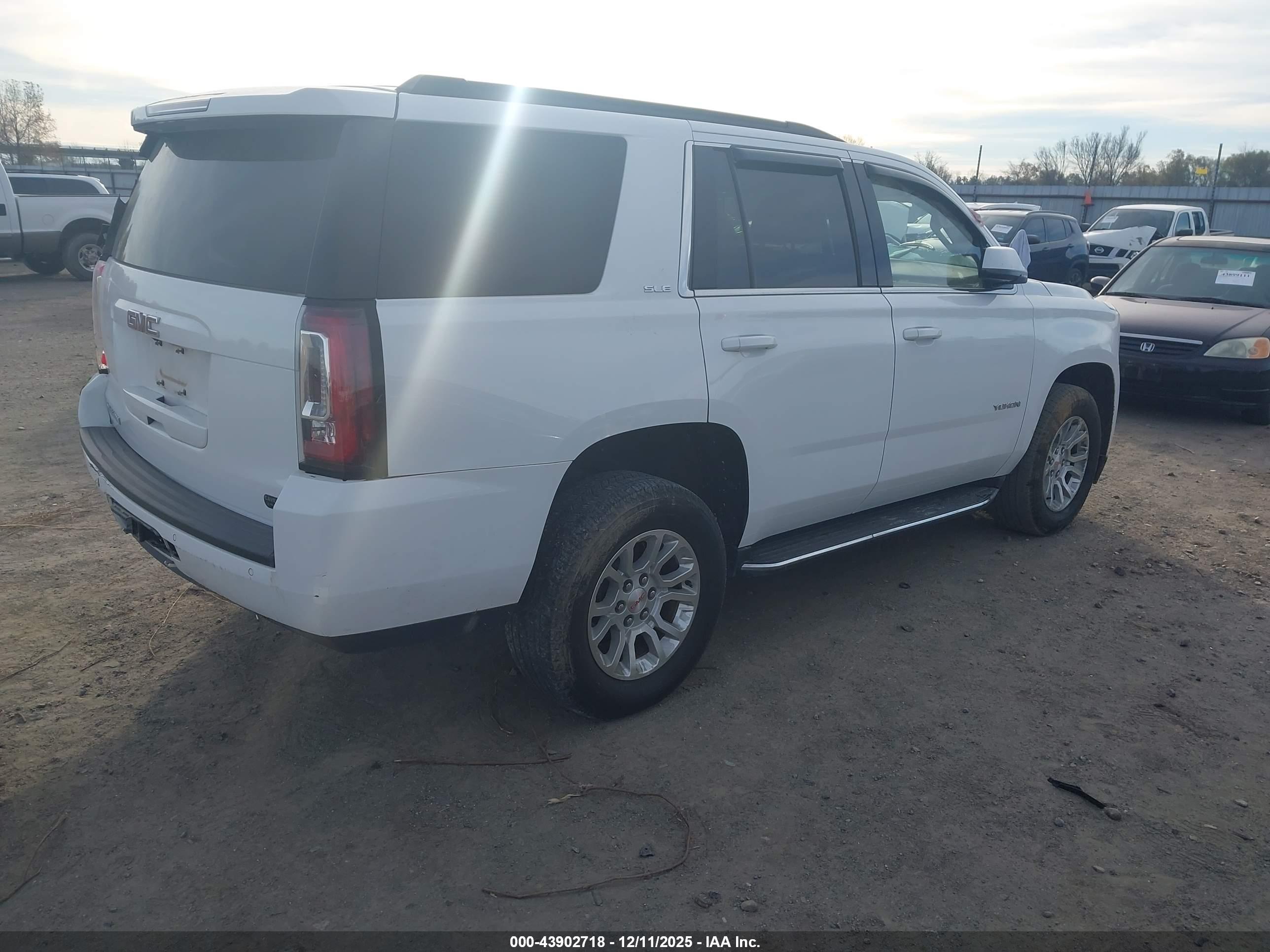 GMC YUKON image 4