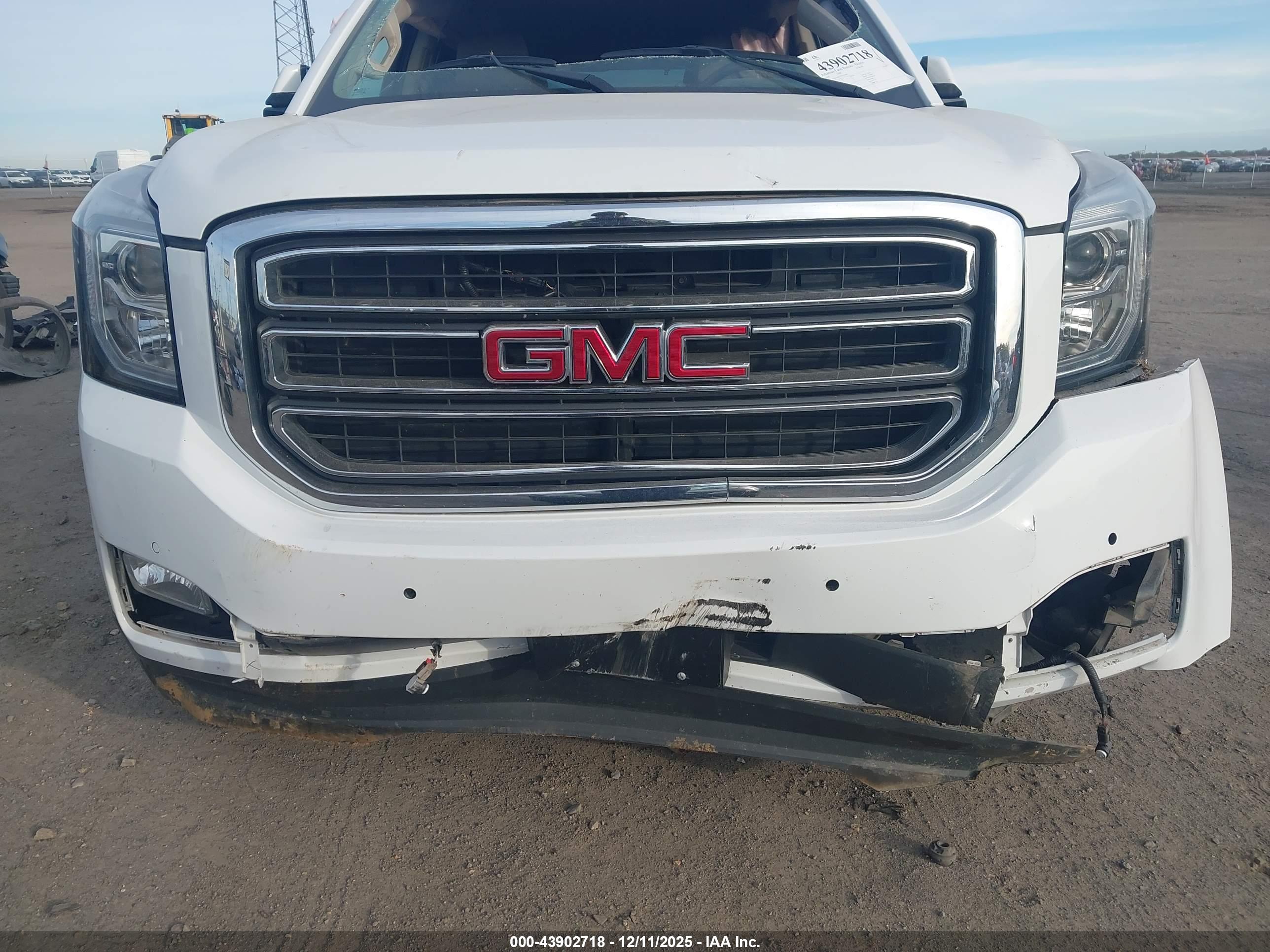 GMC YUKON image 6