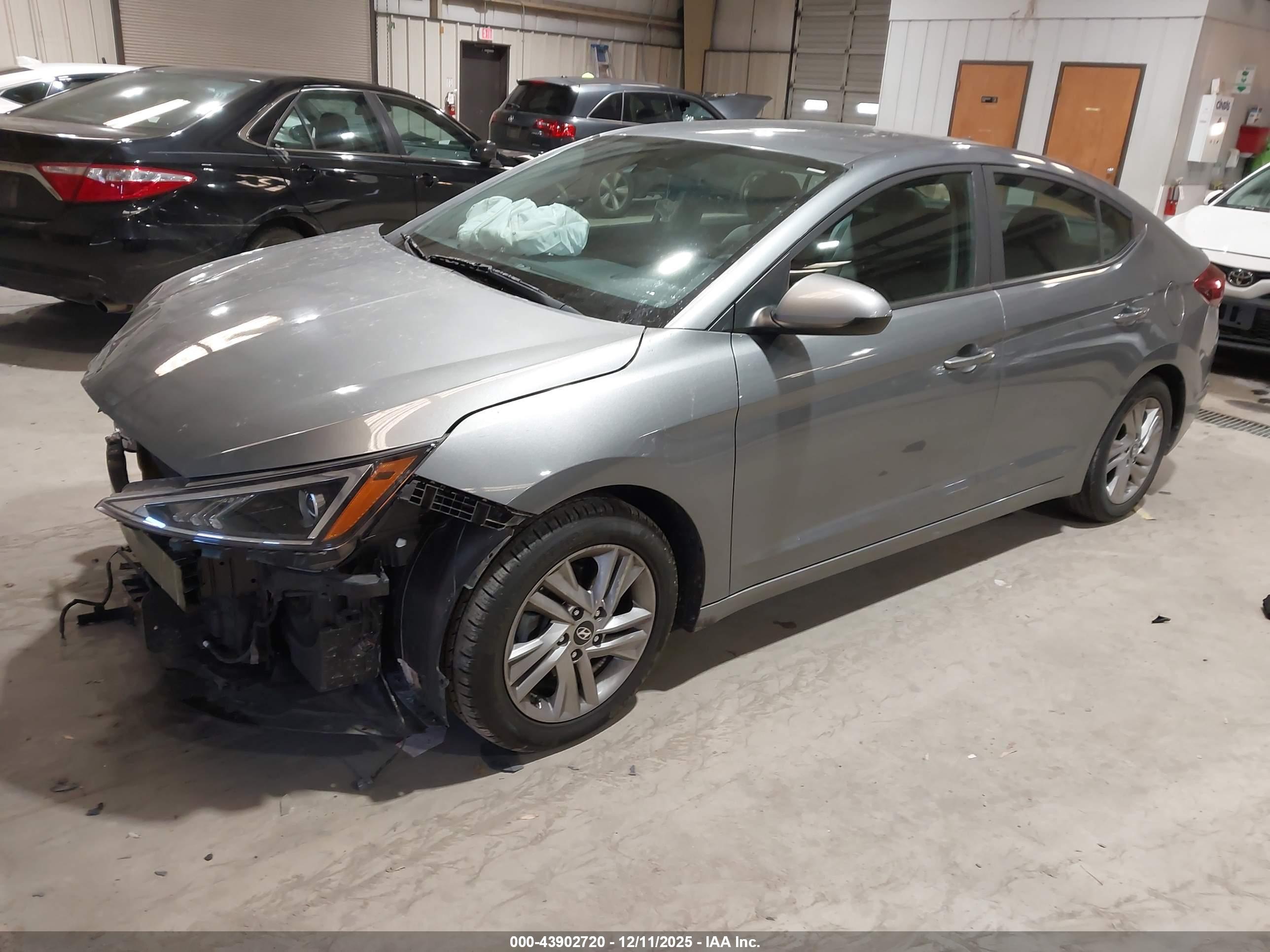 HYUNDAI ELANTRA image 2