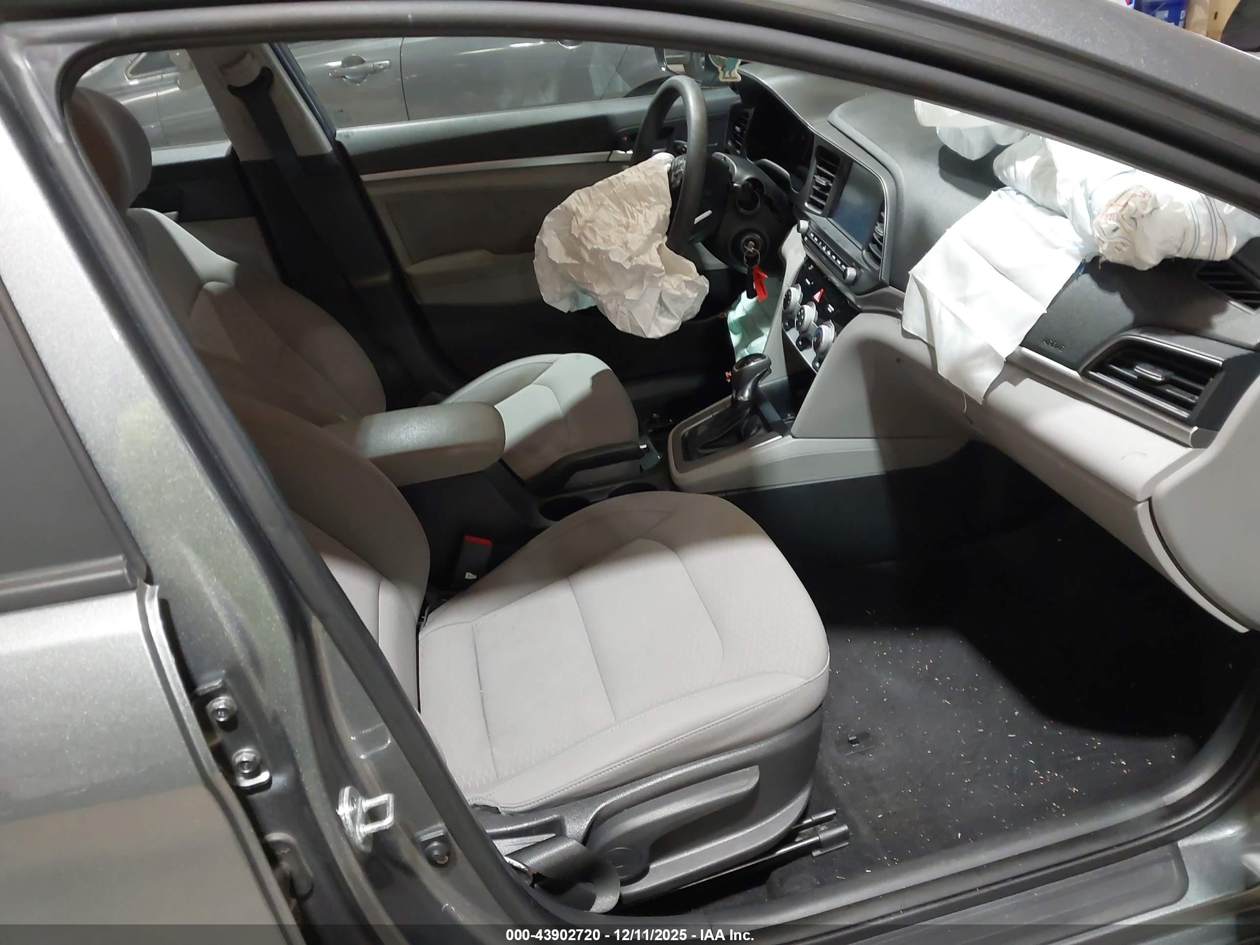 HYUNDAI ELANTRA image 5