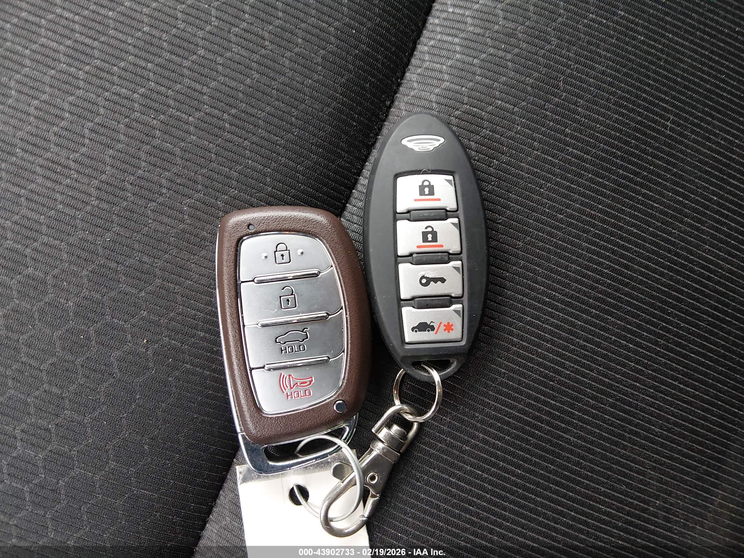 HYUNDAI ELANTRA image 11