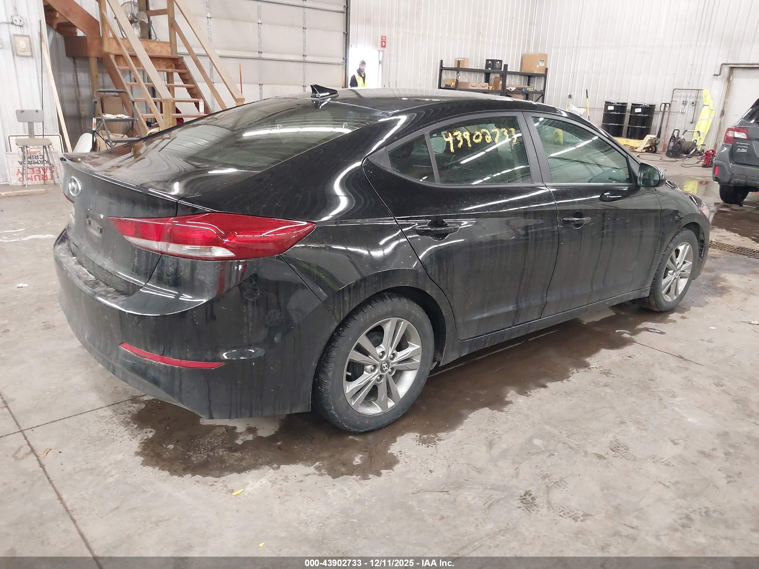 HYUNDAI ELANTRA image 4