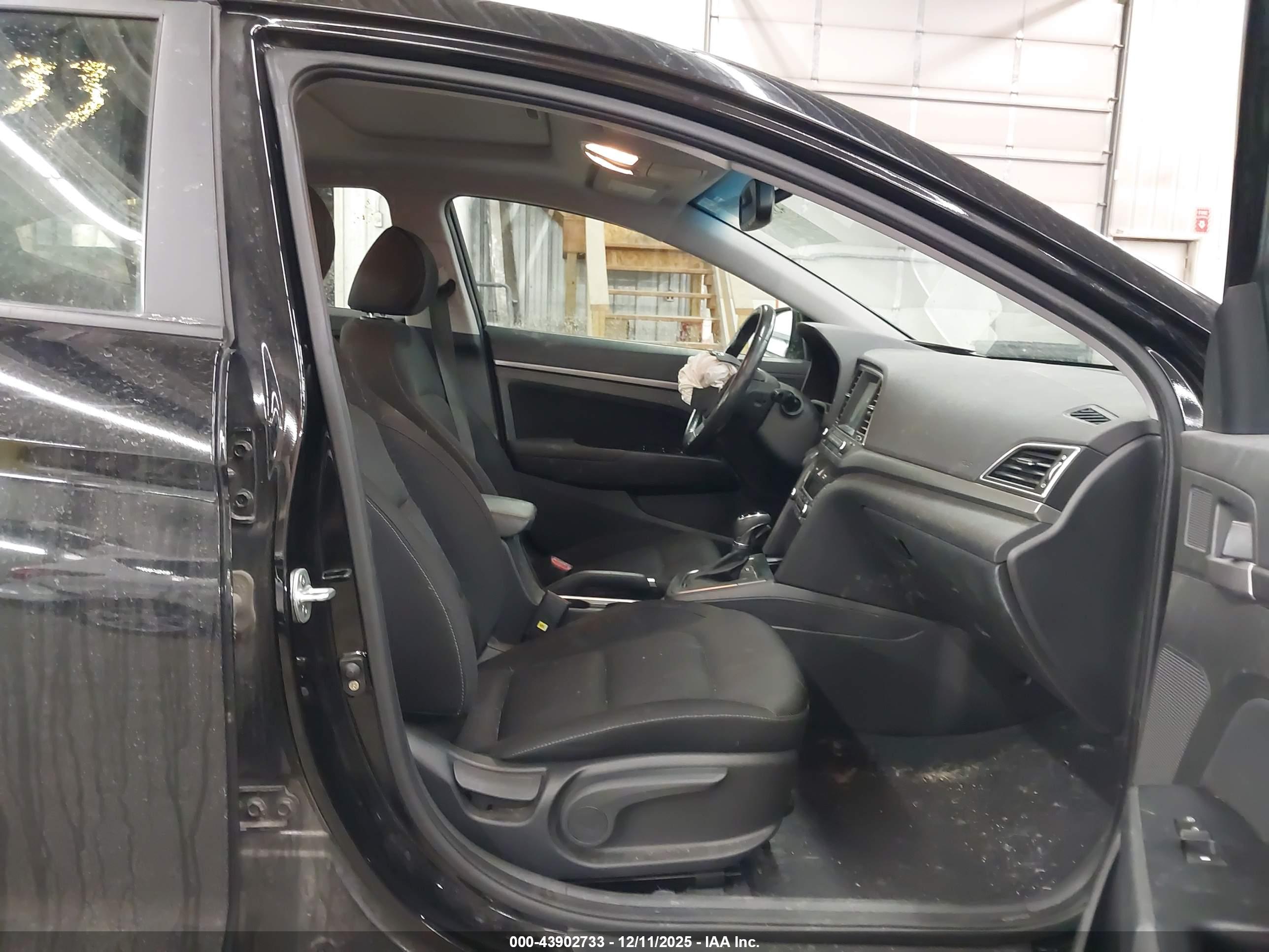 HYUNDAI ELANTRA image 5