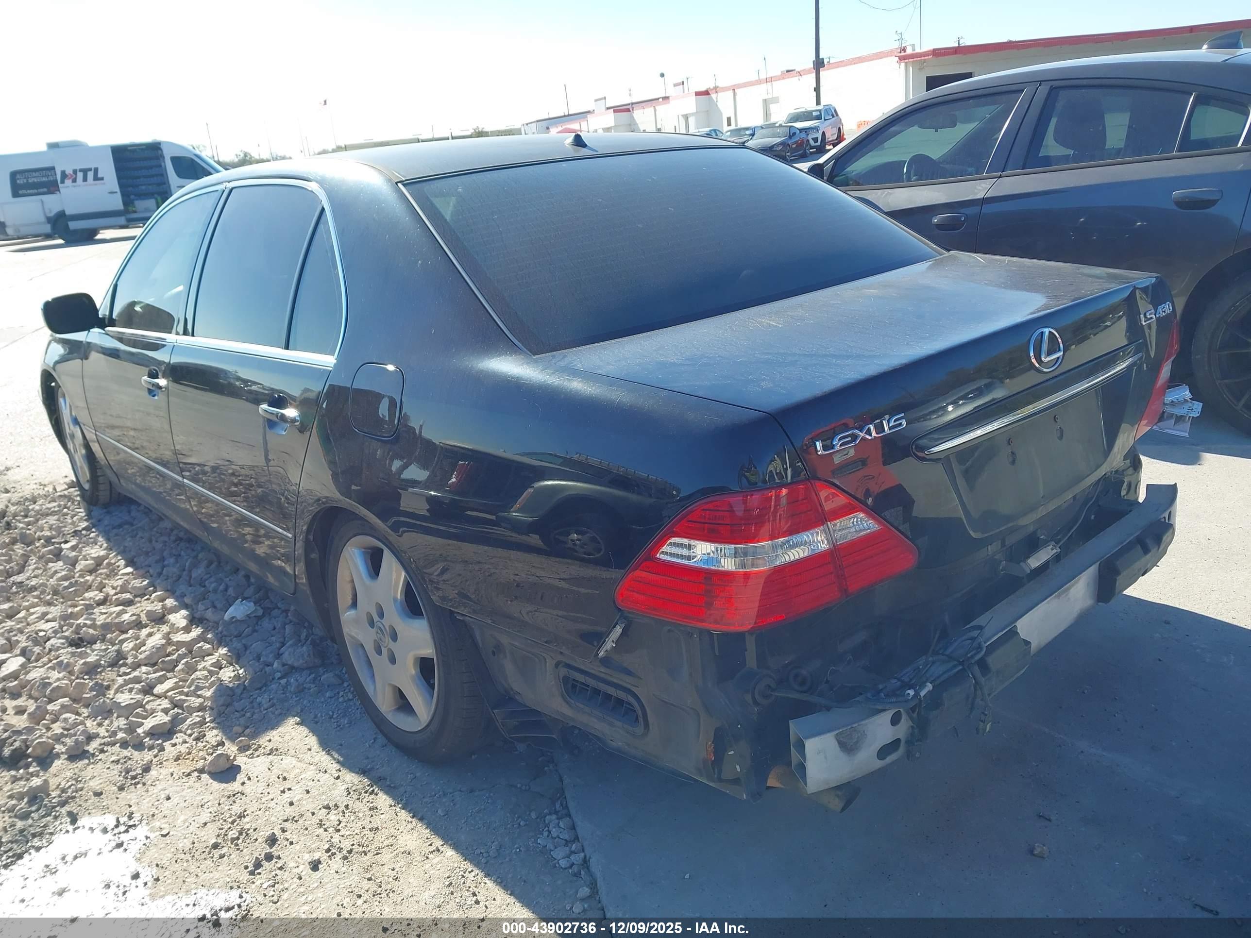 LEXUS LS image 3