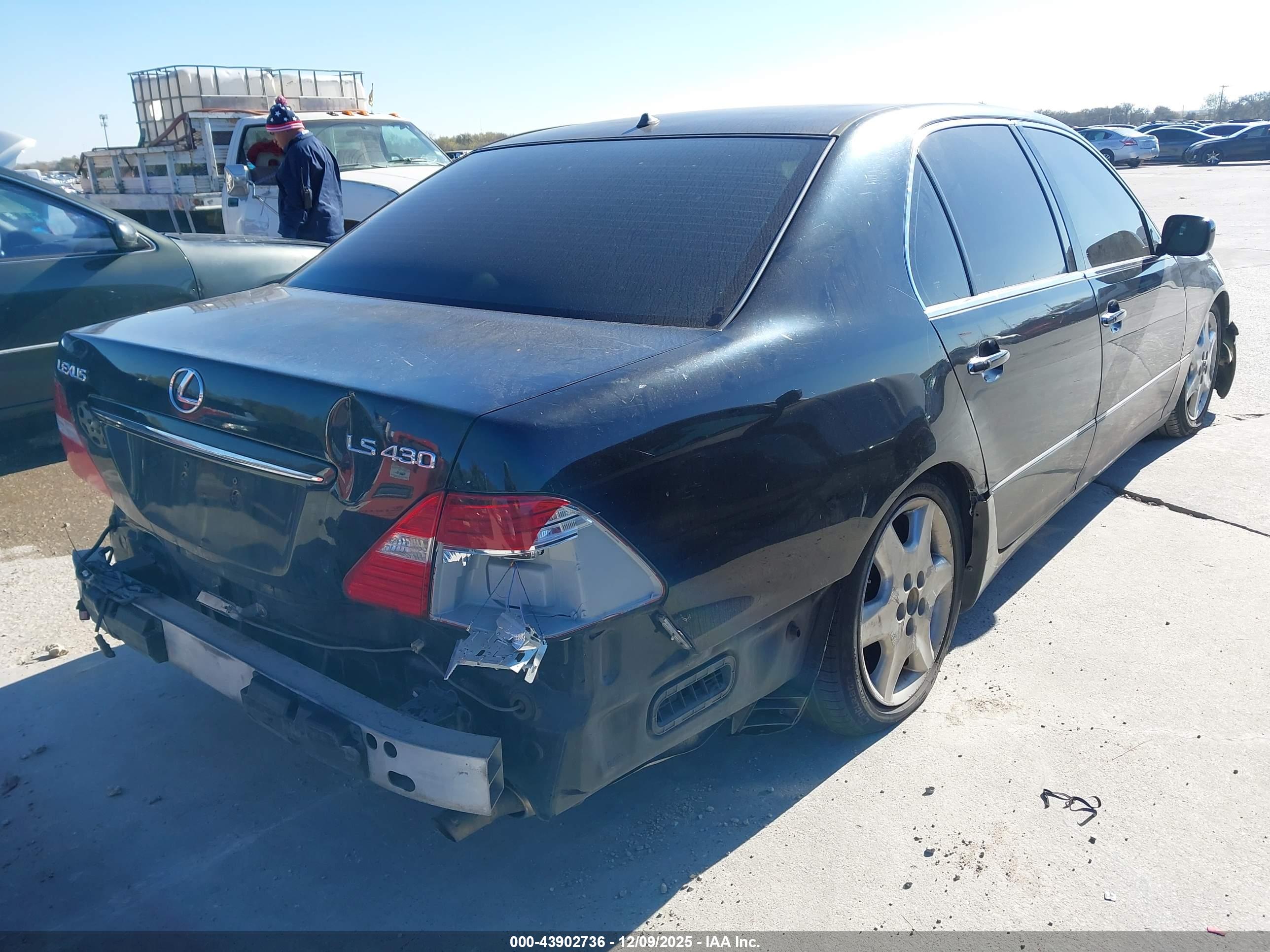 LEXUS LS image 4