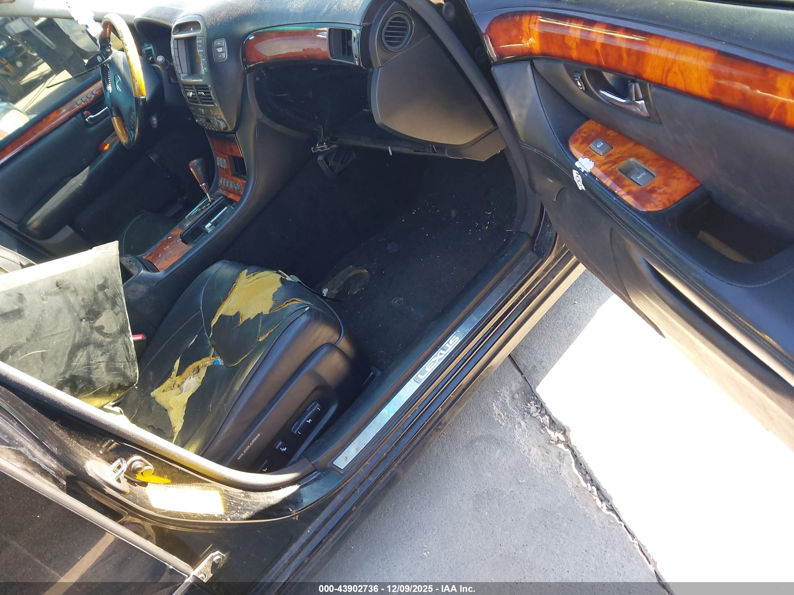 LEXUS LS image 5