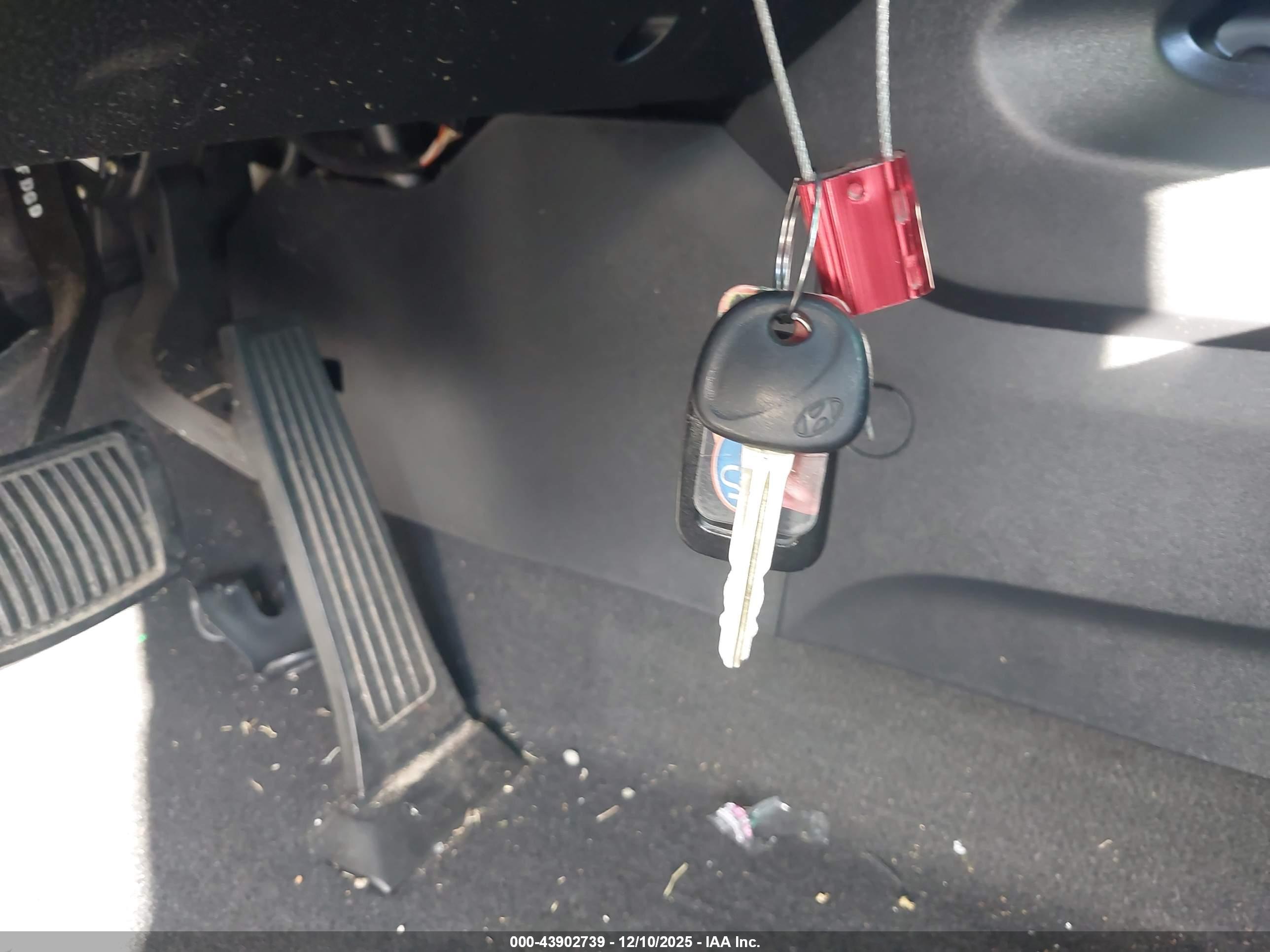 HYUNDAI TUCSON image 11