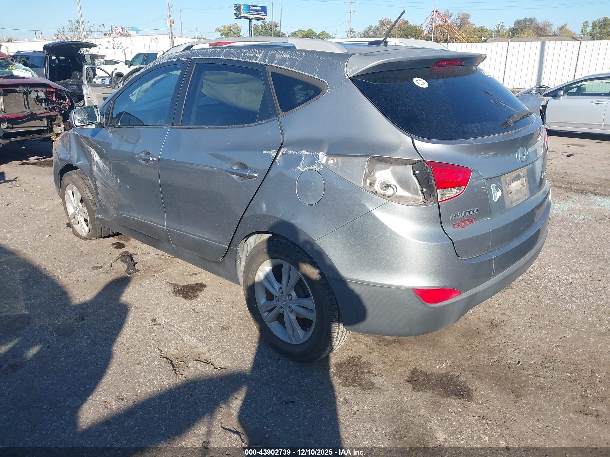 HYUNDAI TUCSON image 3