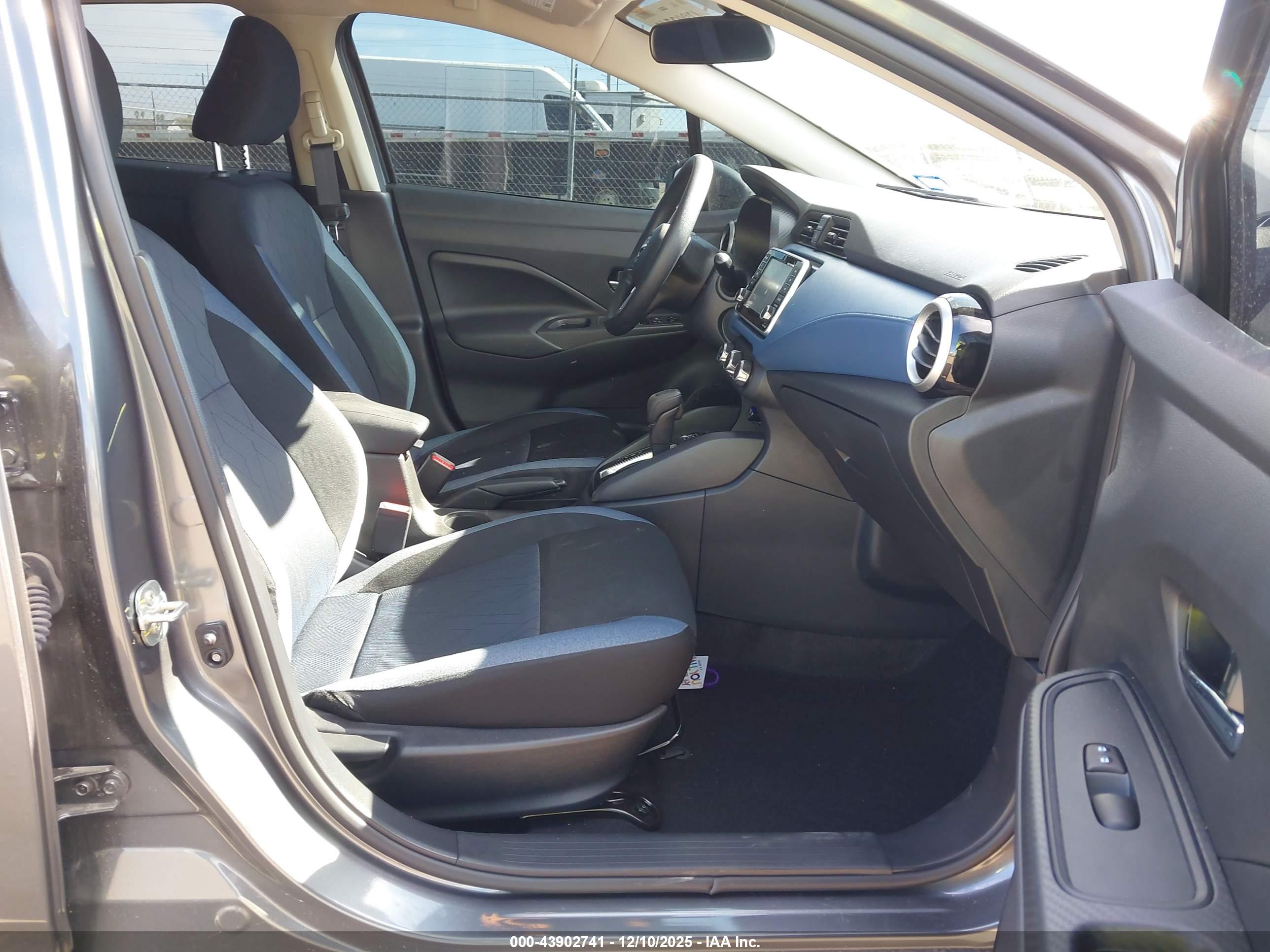 NISSAN VERSA image 5