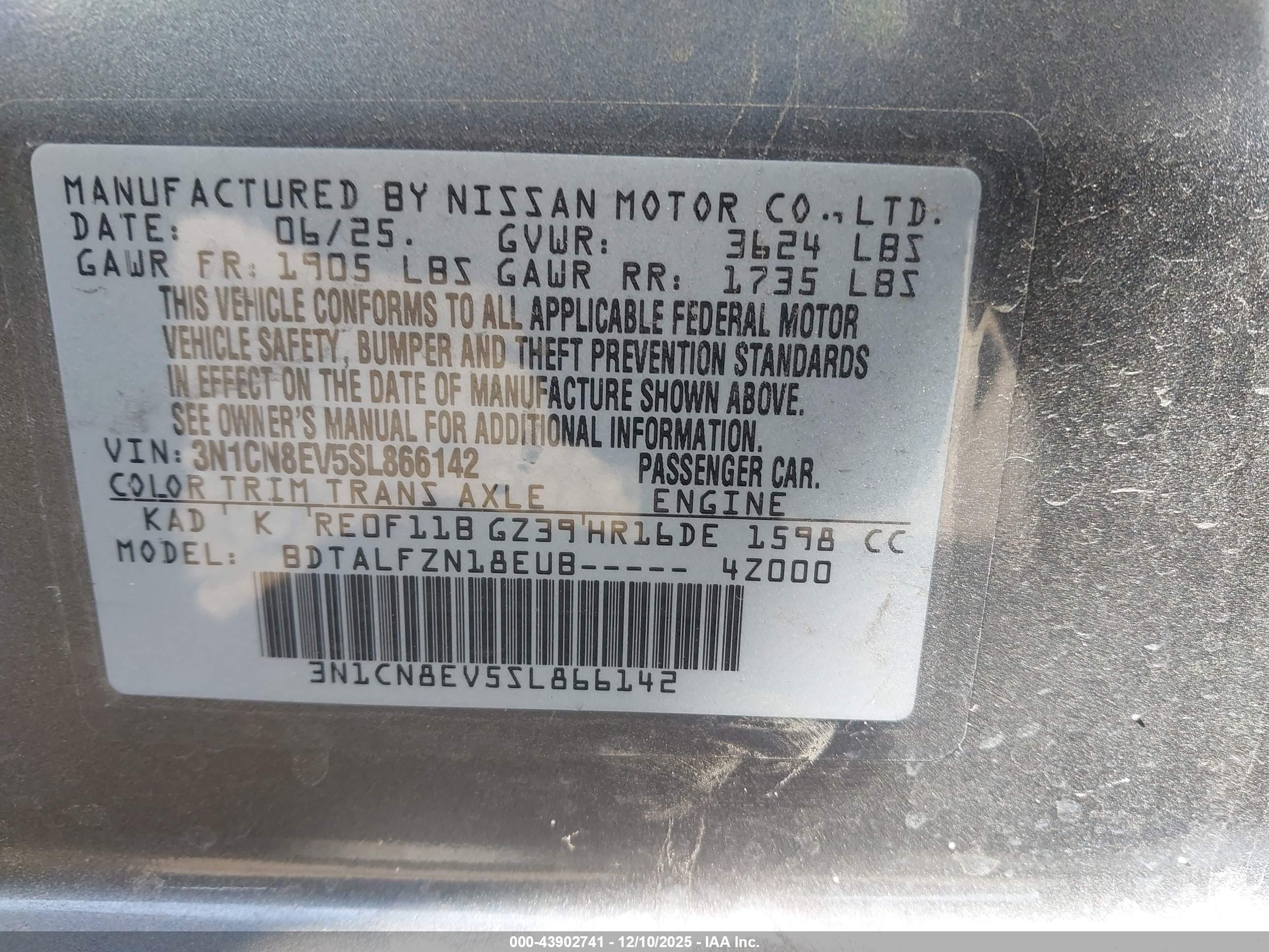 NISSAN VERSA image 9