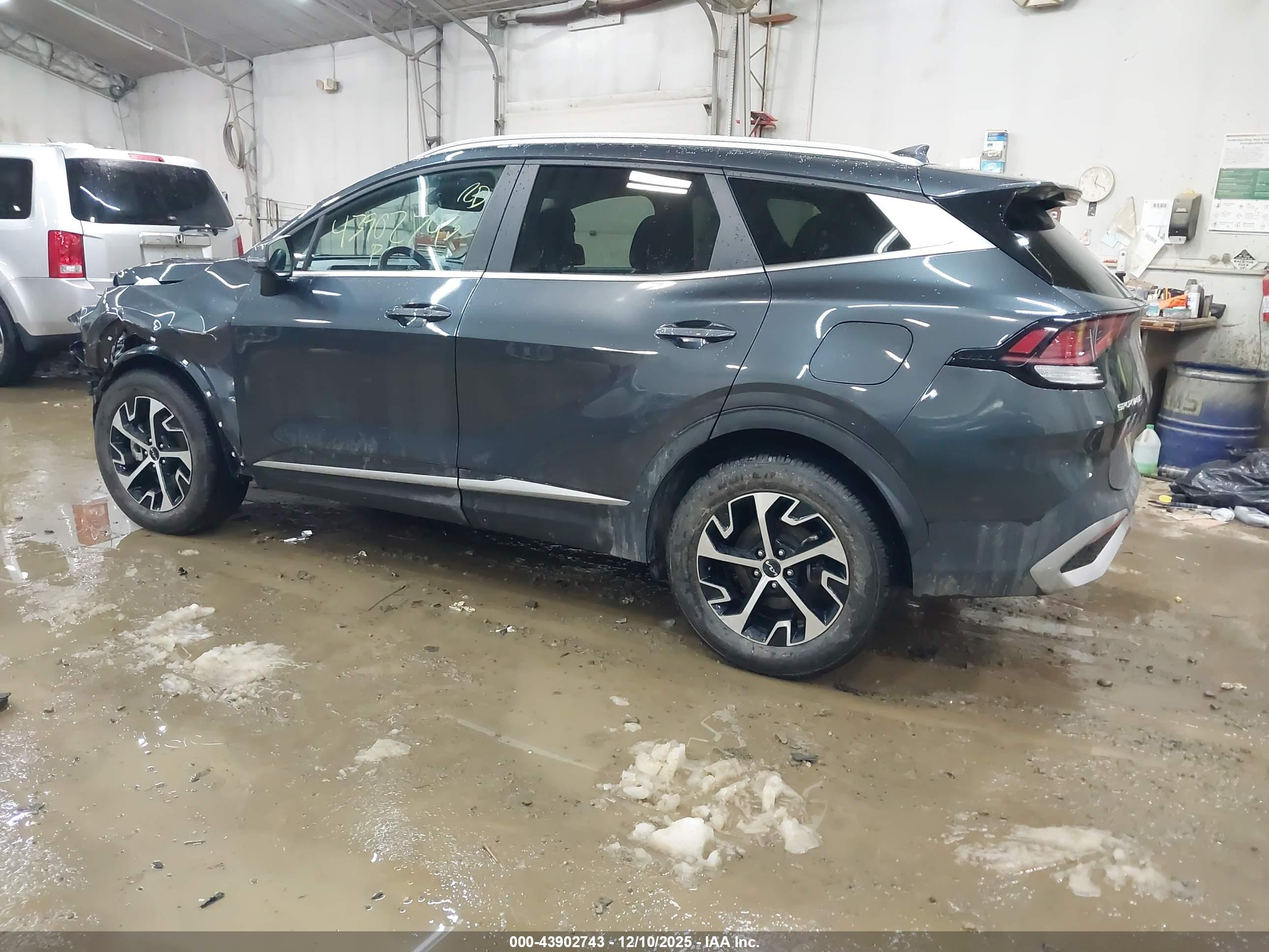 KIA SPORTAGE image 3