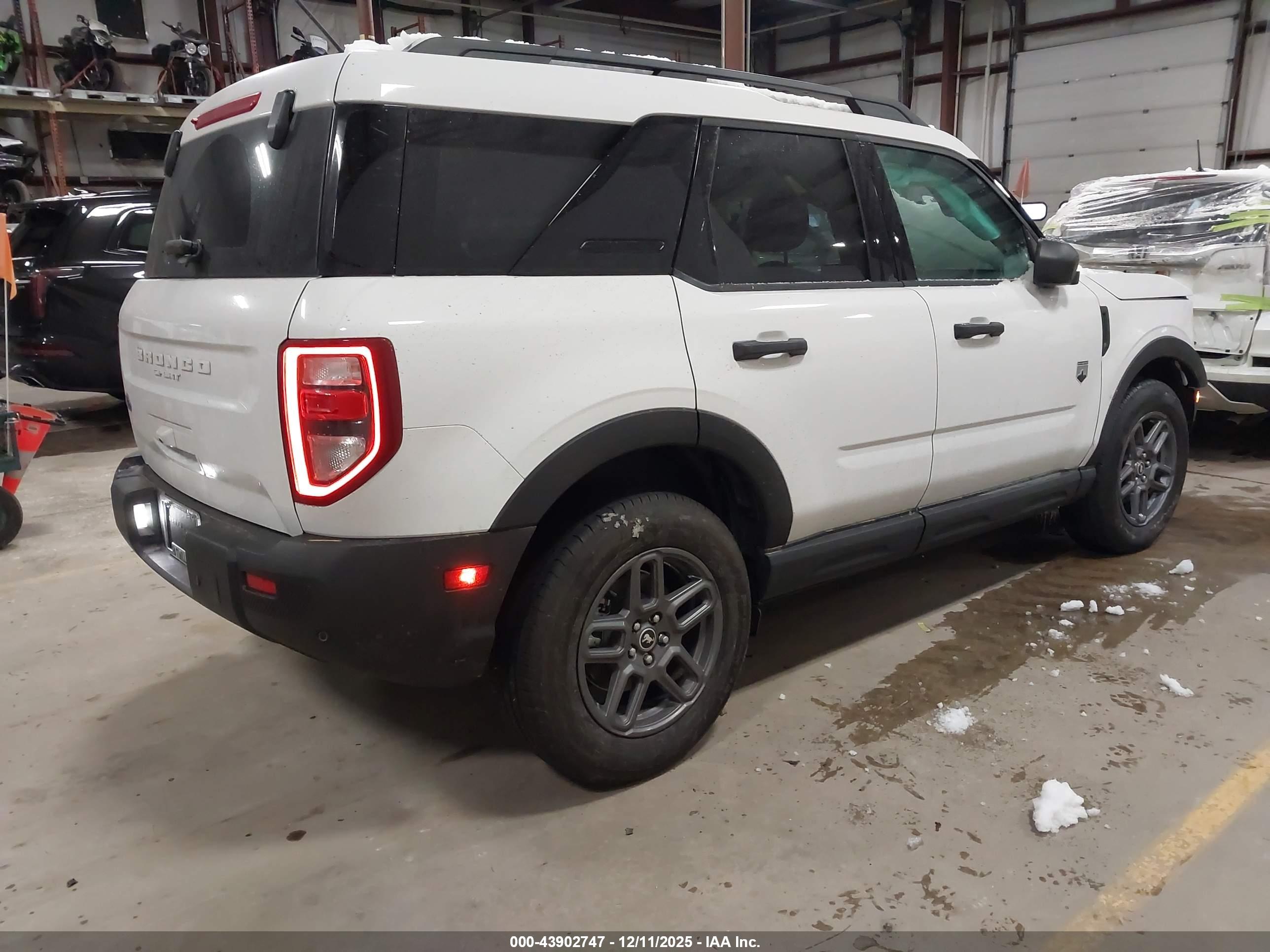FORD BRONCO image 4