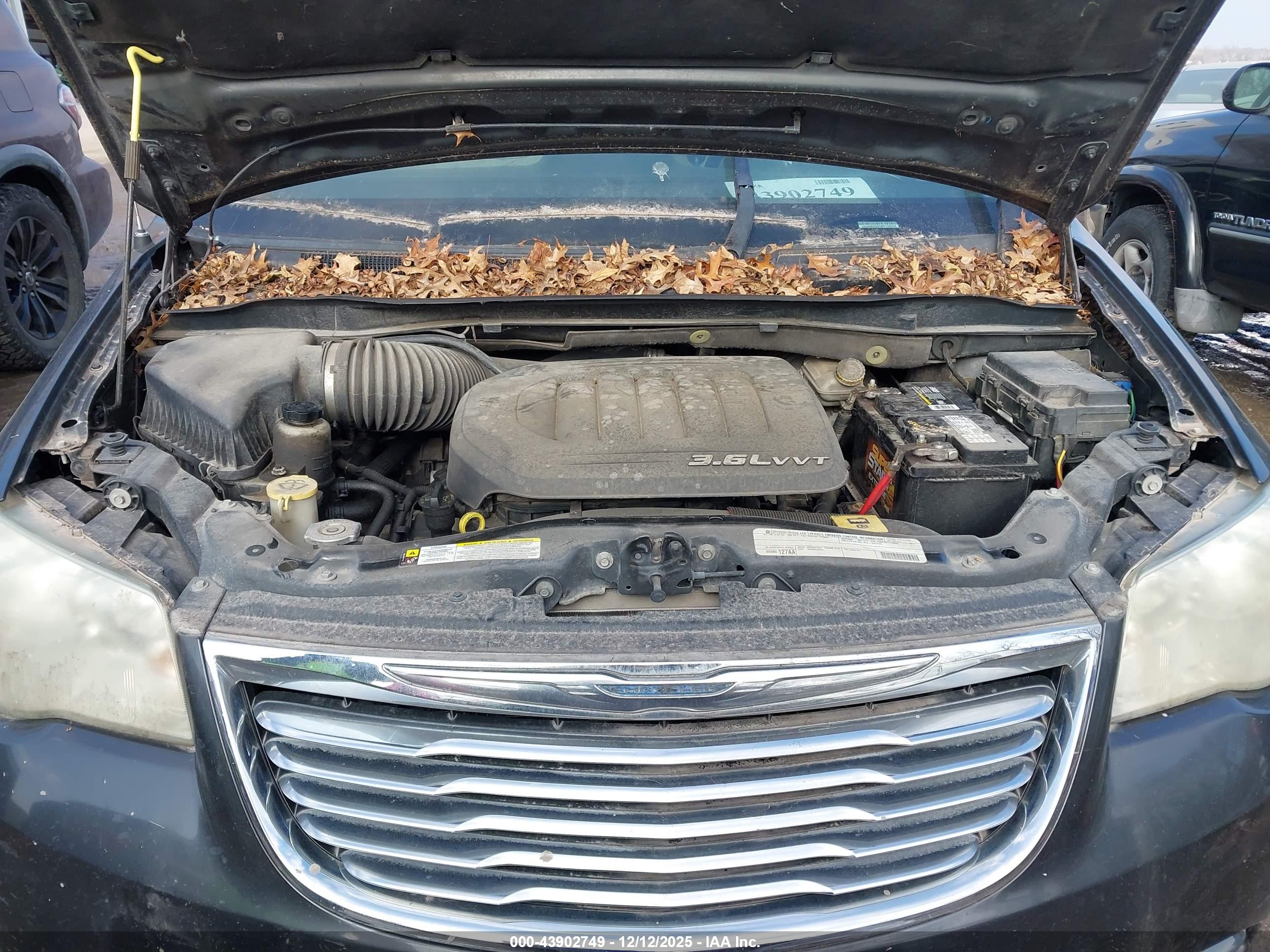 CHRYSLER TOWN image 10