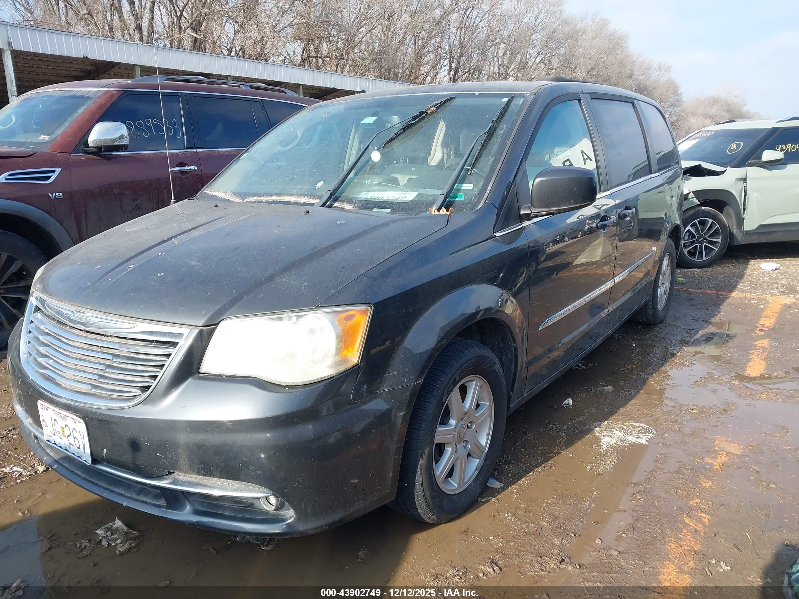 CHRYSLER TOWN image 2