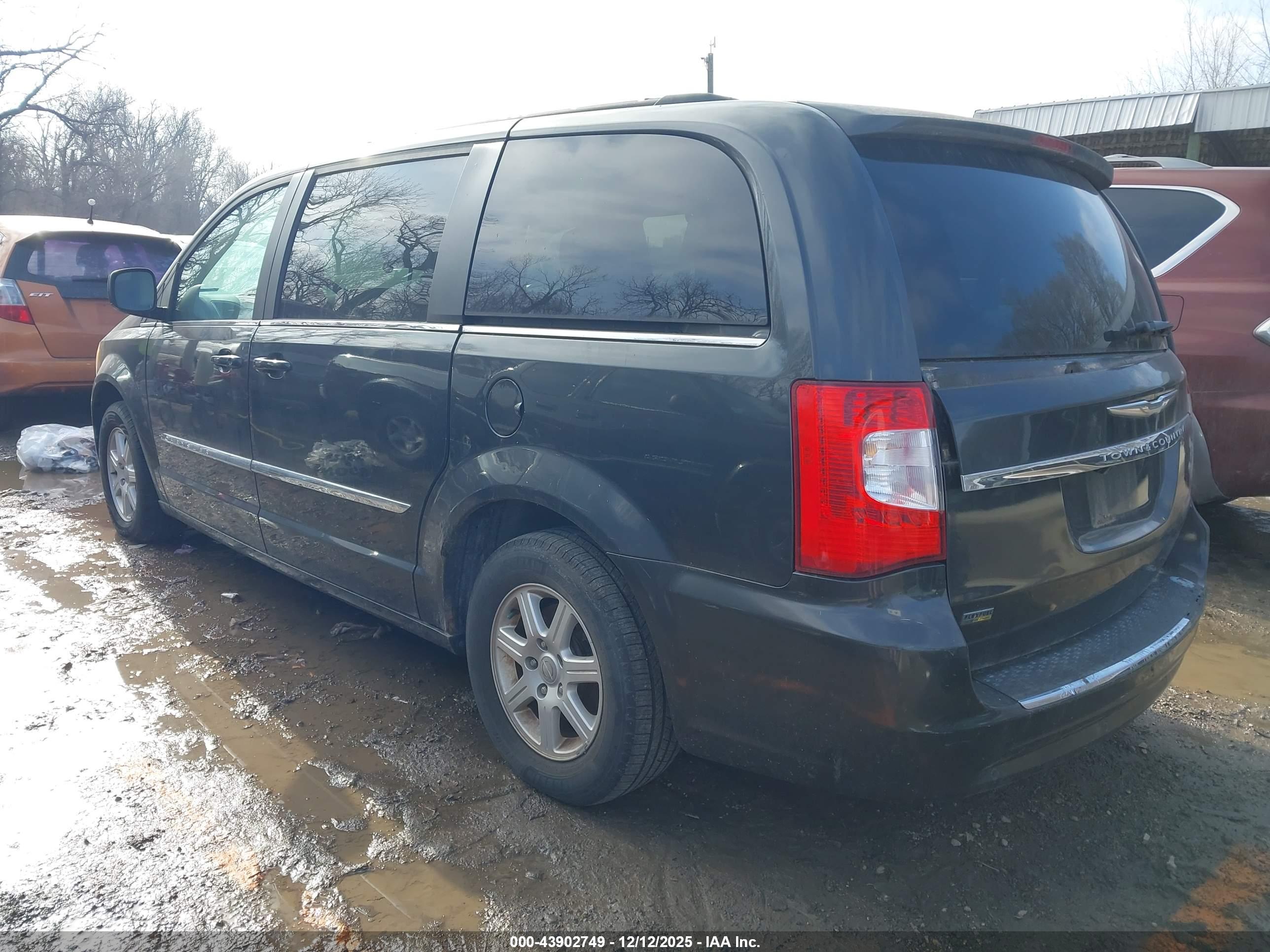 CHRYSLER TOWN image 3