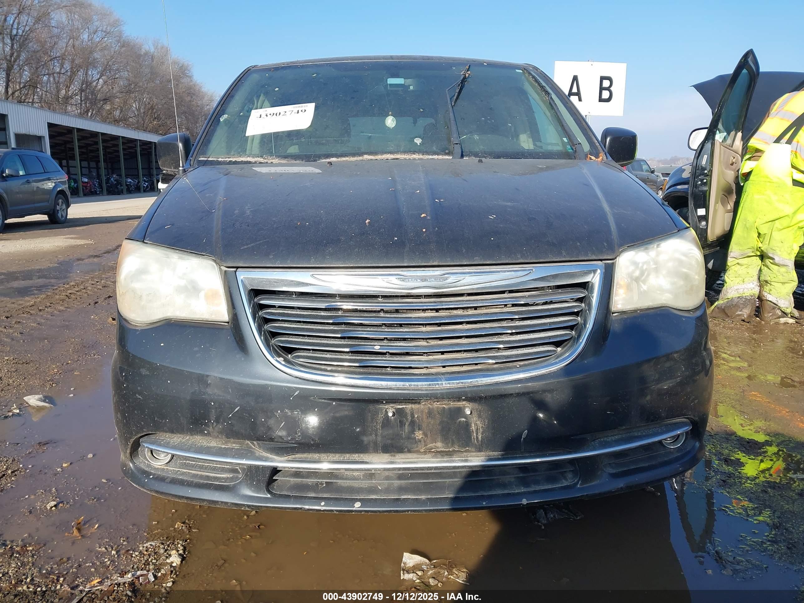 CHRYSLER TOWN image 6