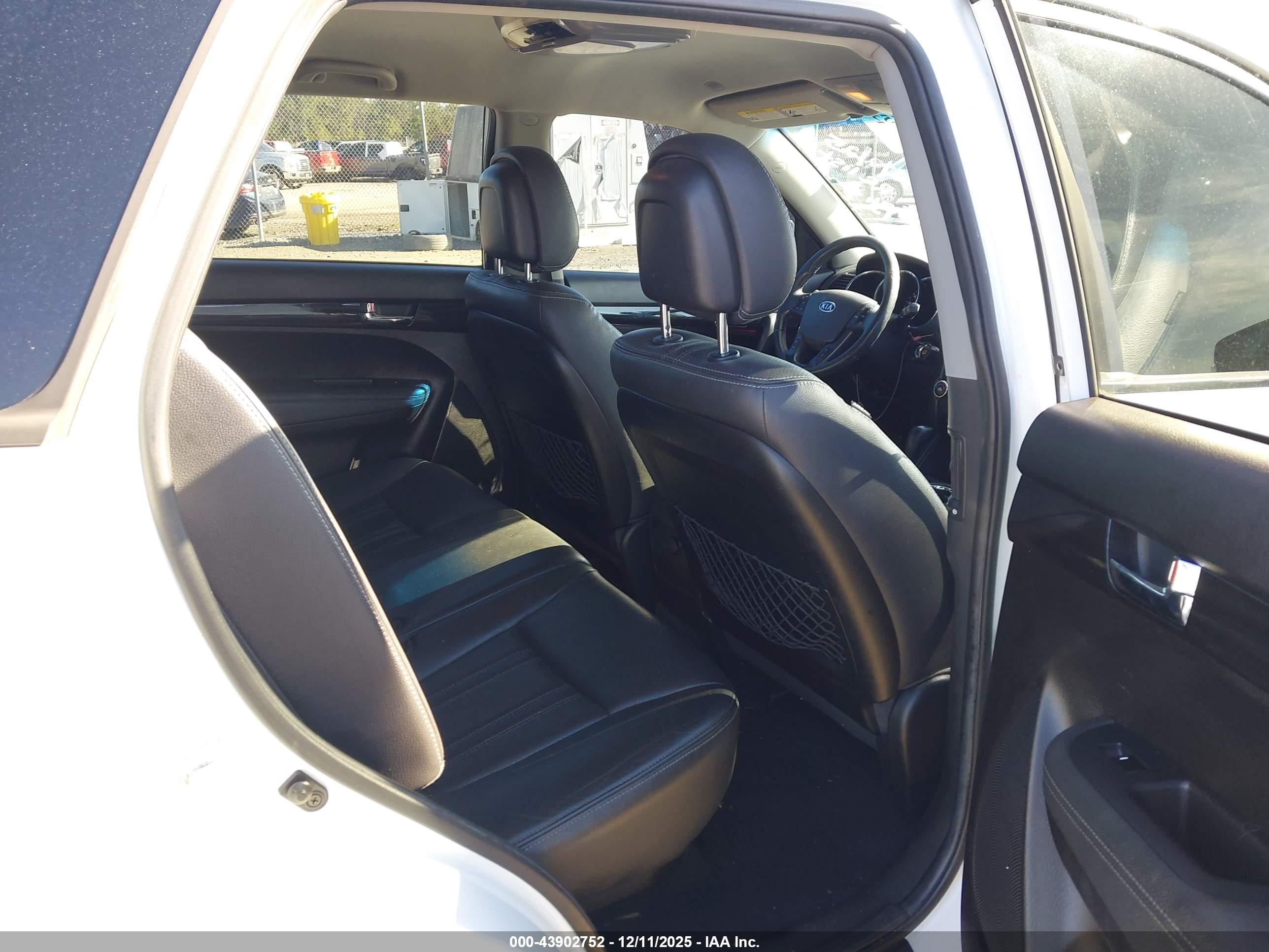 KIA SORENTO image 8