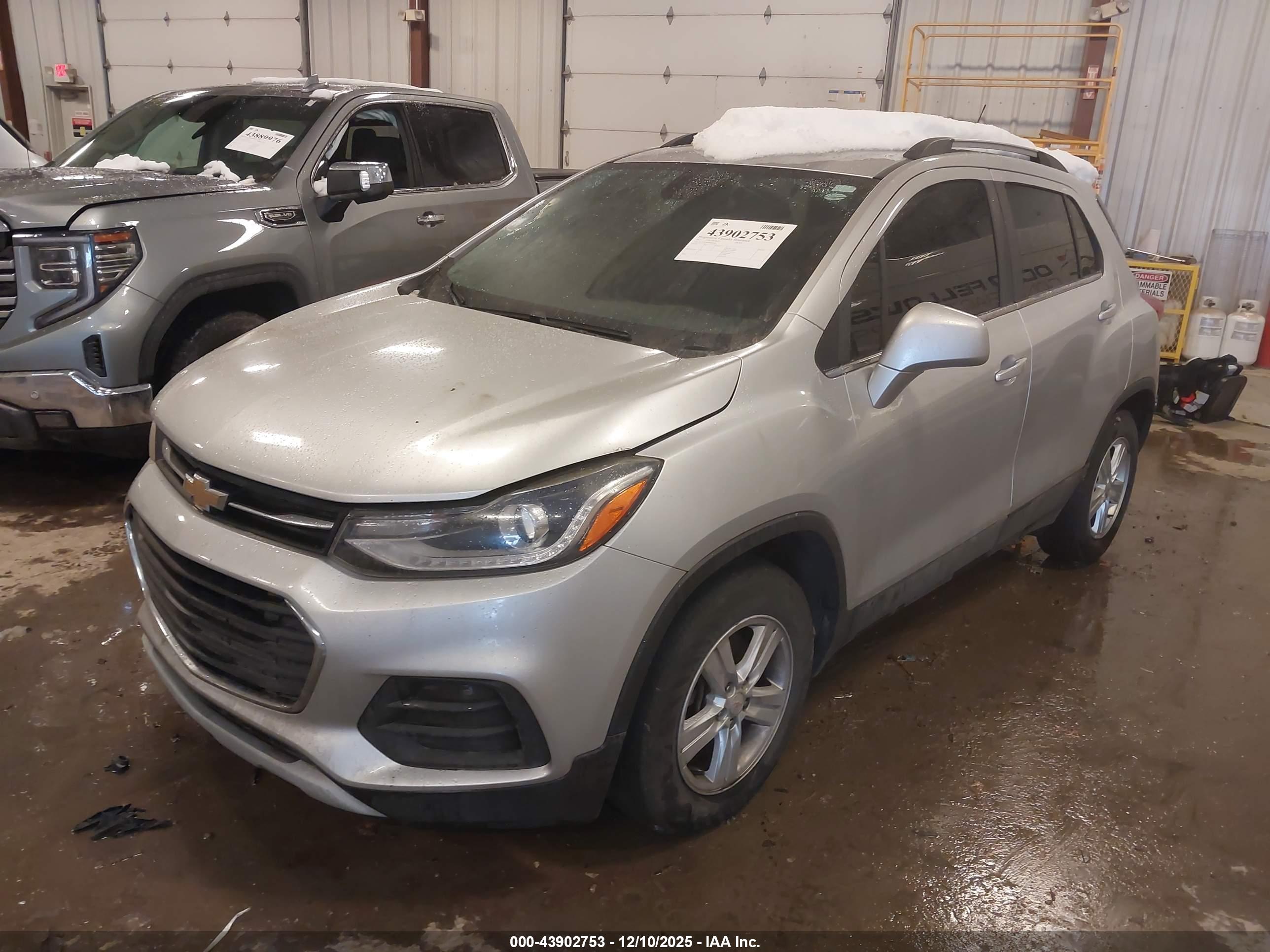 CHEVROLET TRAX image 2