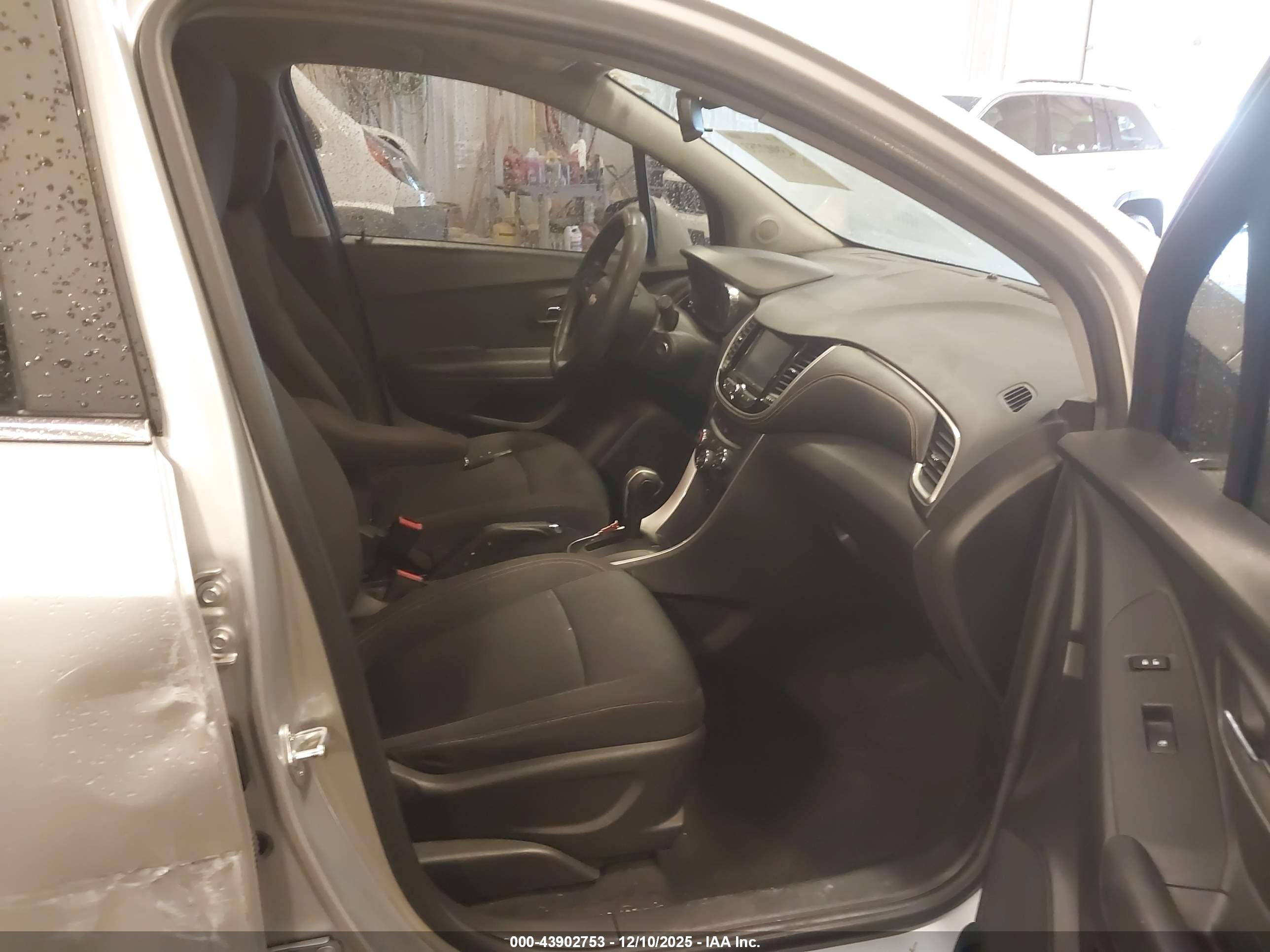 CHEVROLET TRAX image 5