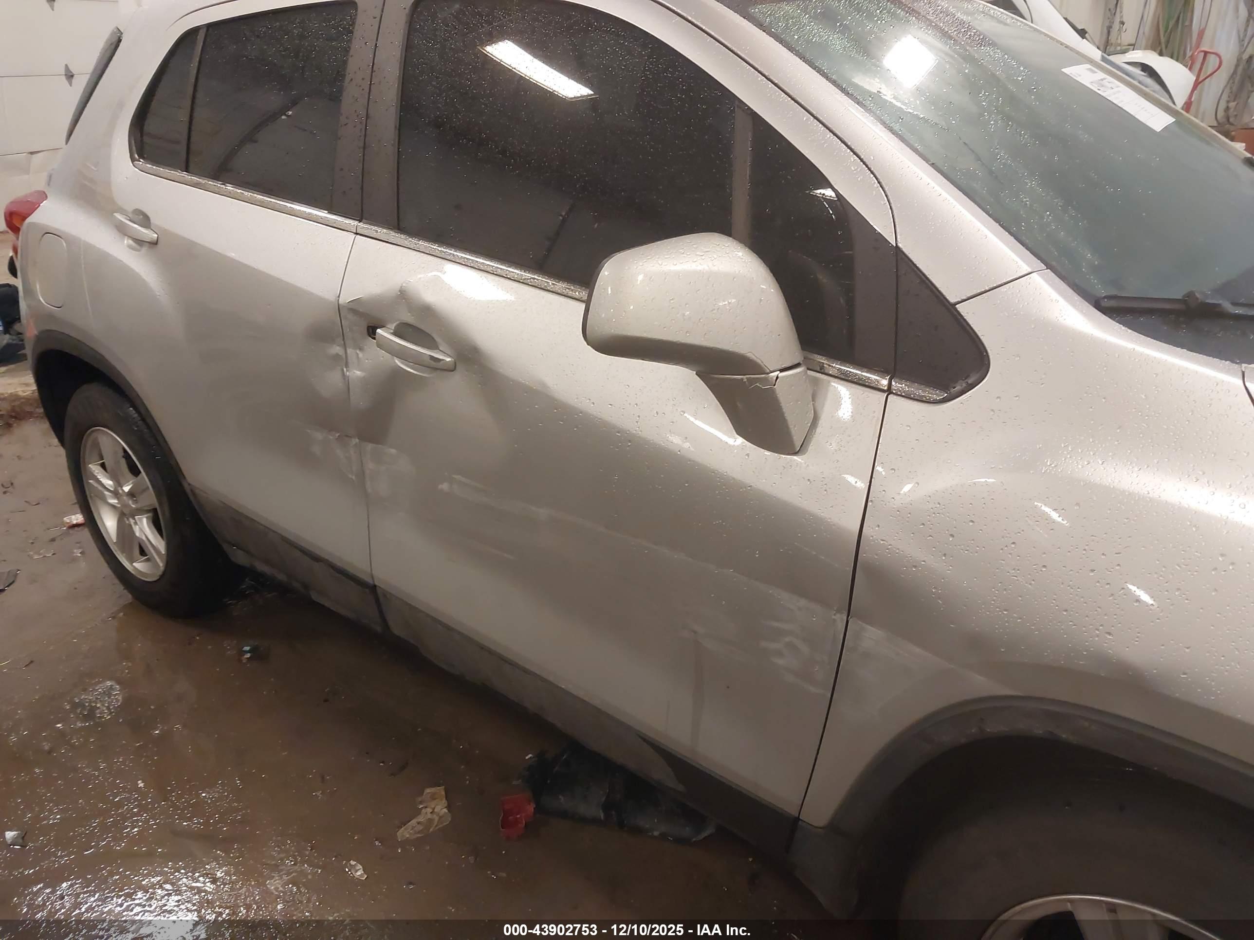 CHEVROLET TRAX image 6