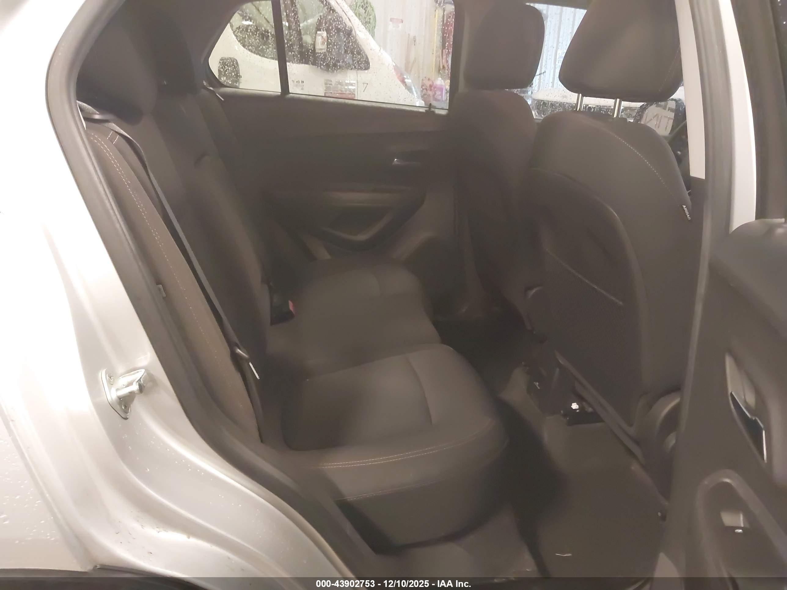 CHEVROLET TRAX image 8