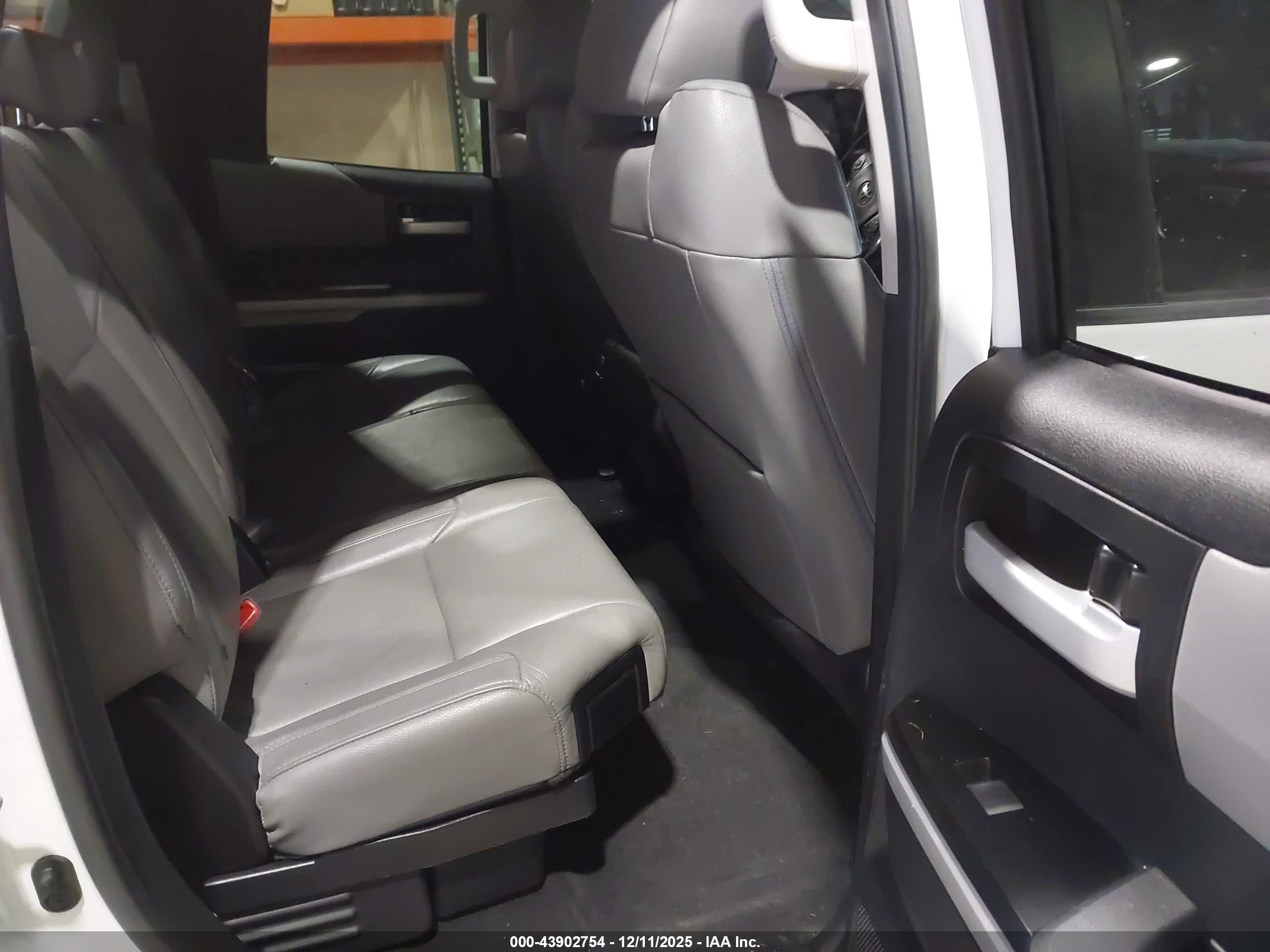 TOYOTA TUNDRA image 8