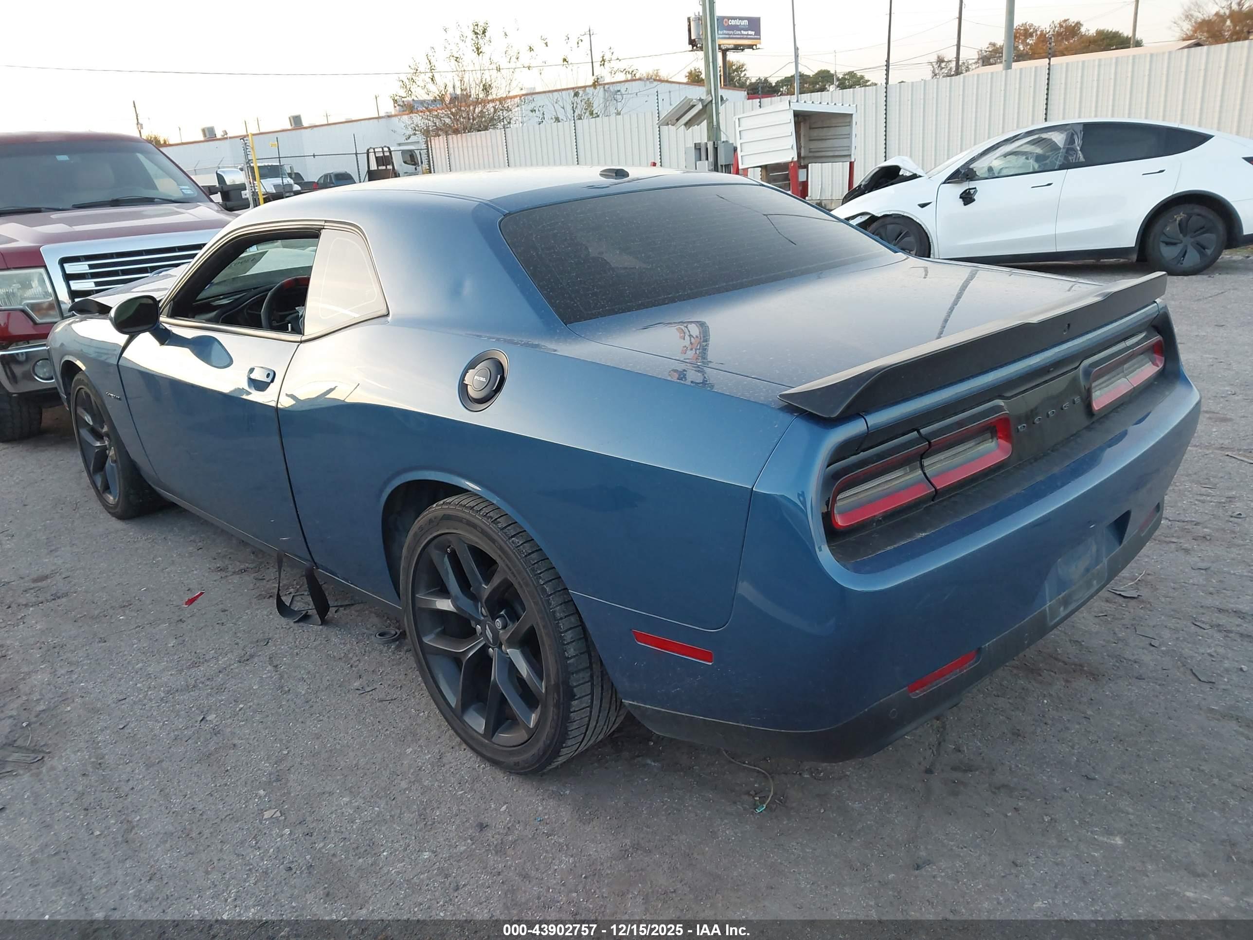 DODGE CHALLENGER image 3