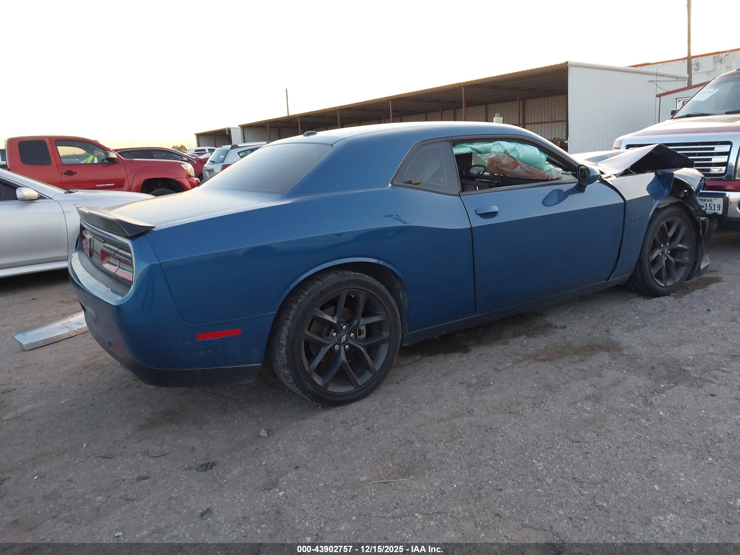 DODGE CHALLENGER image 4