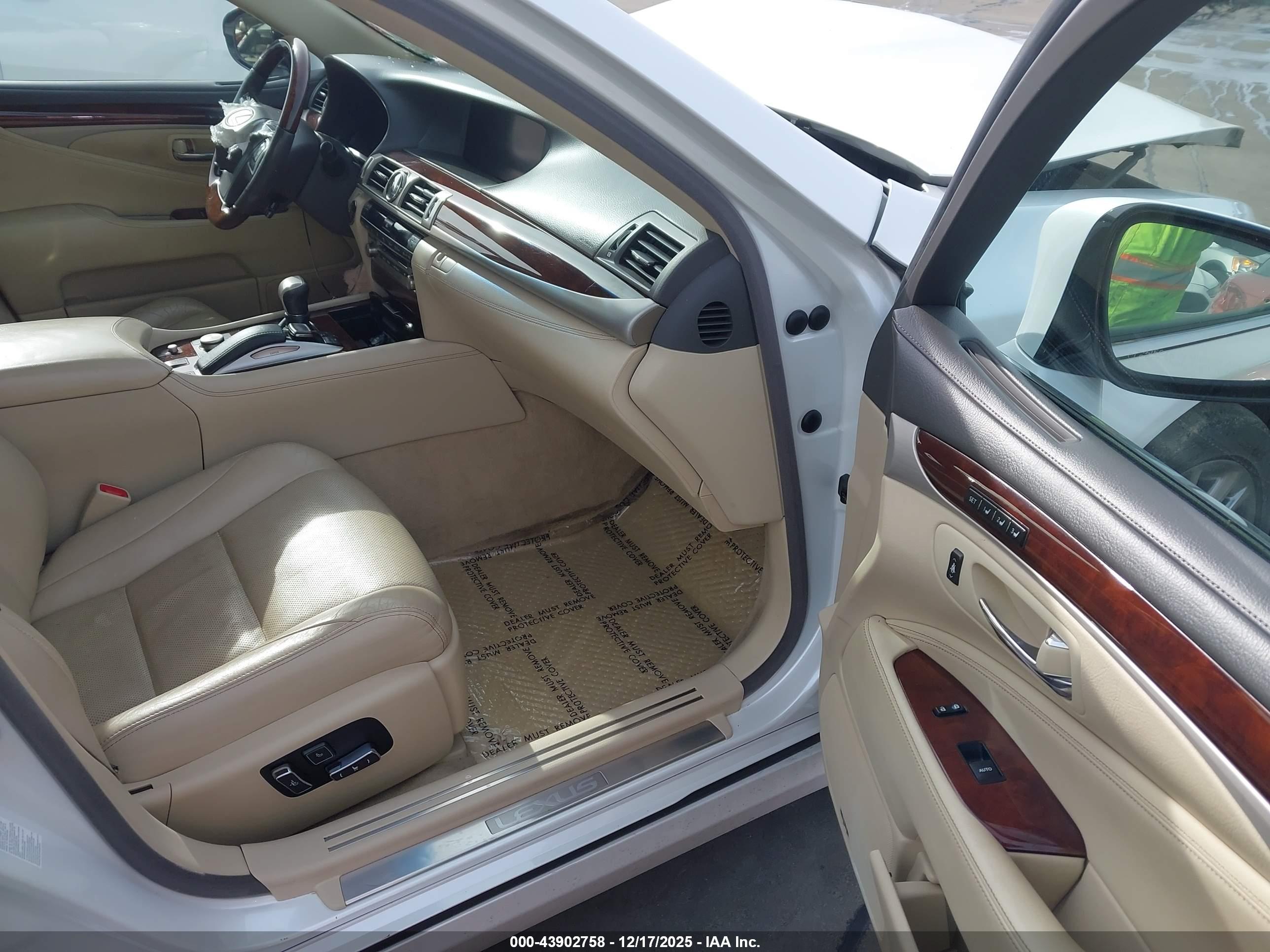LEXUS LS image 5