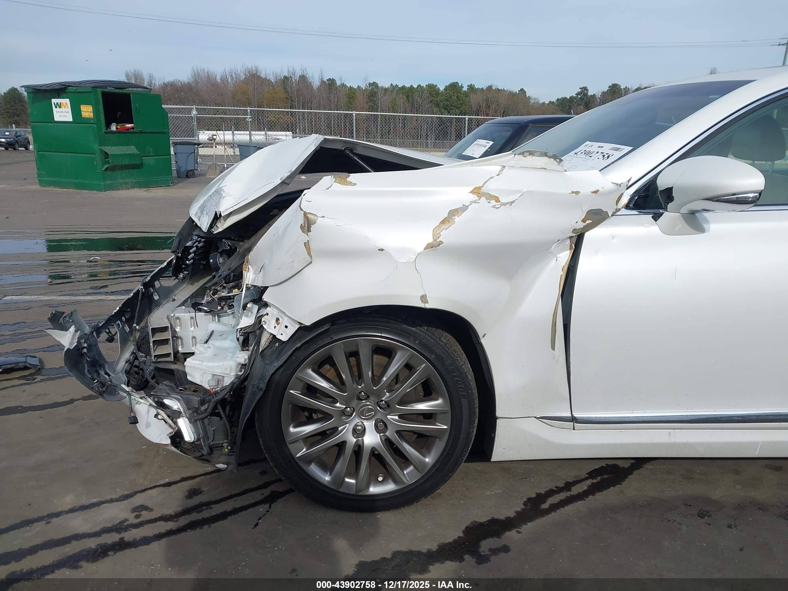 LEXUS LS image 6