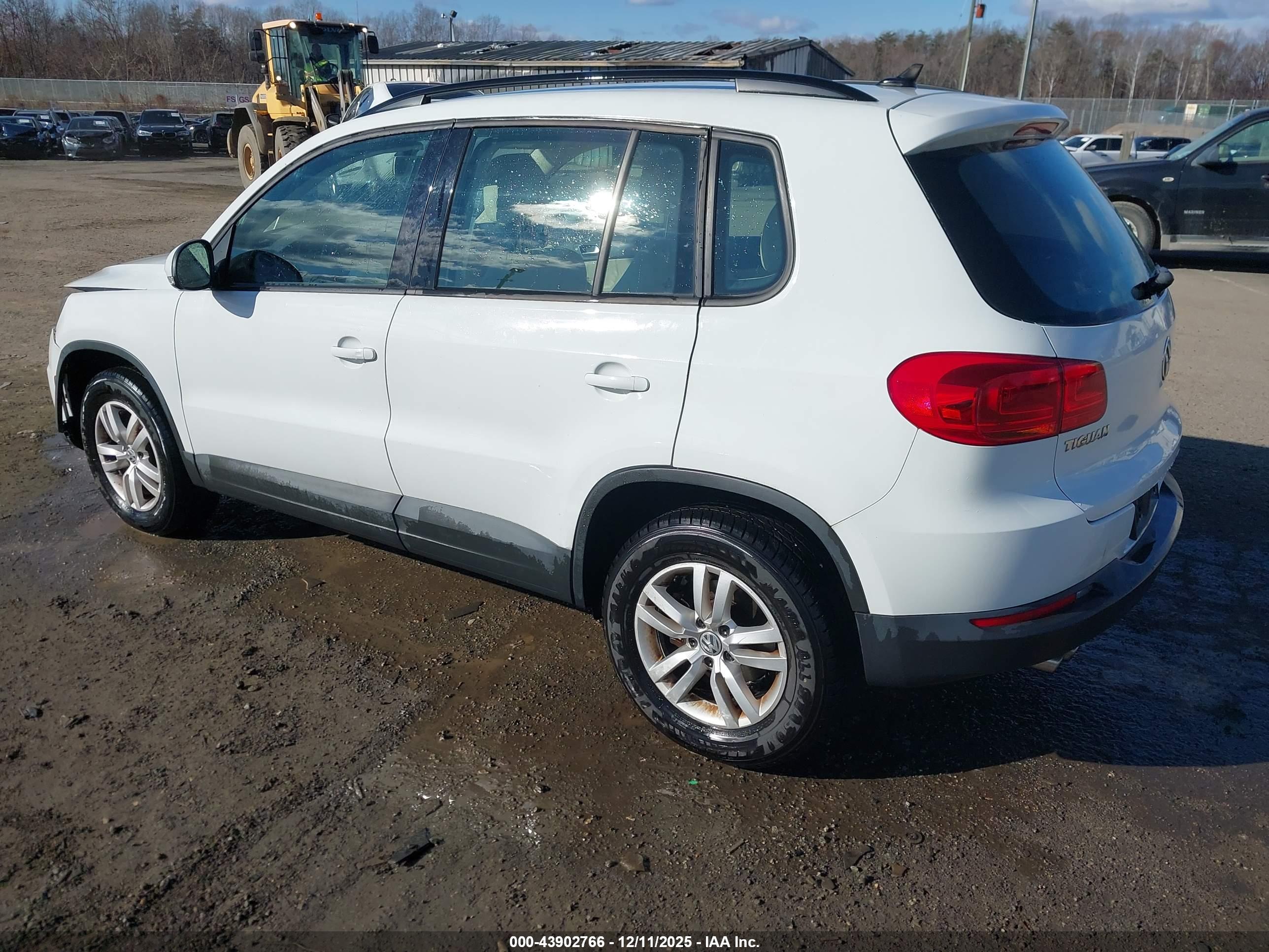 VOLKSWAGEN TIGUAN image 3