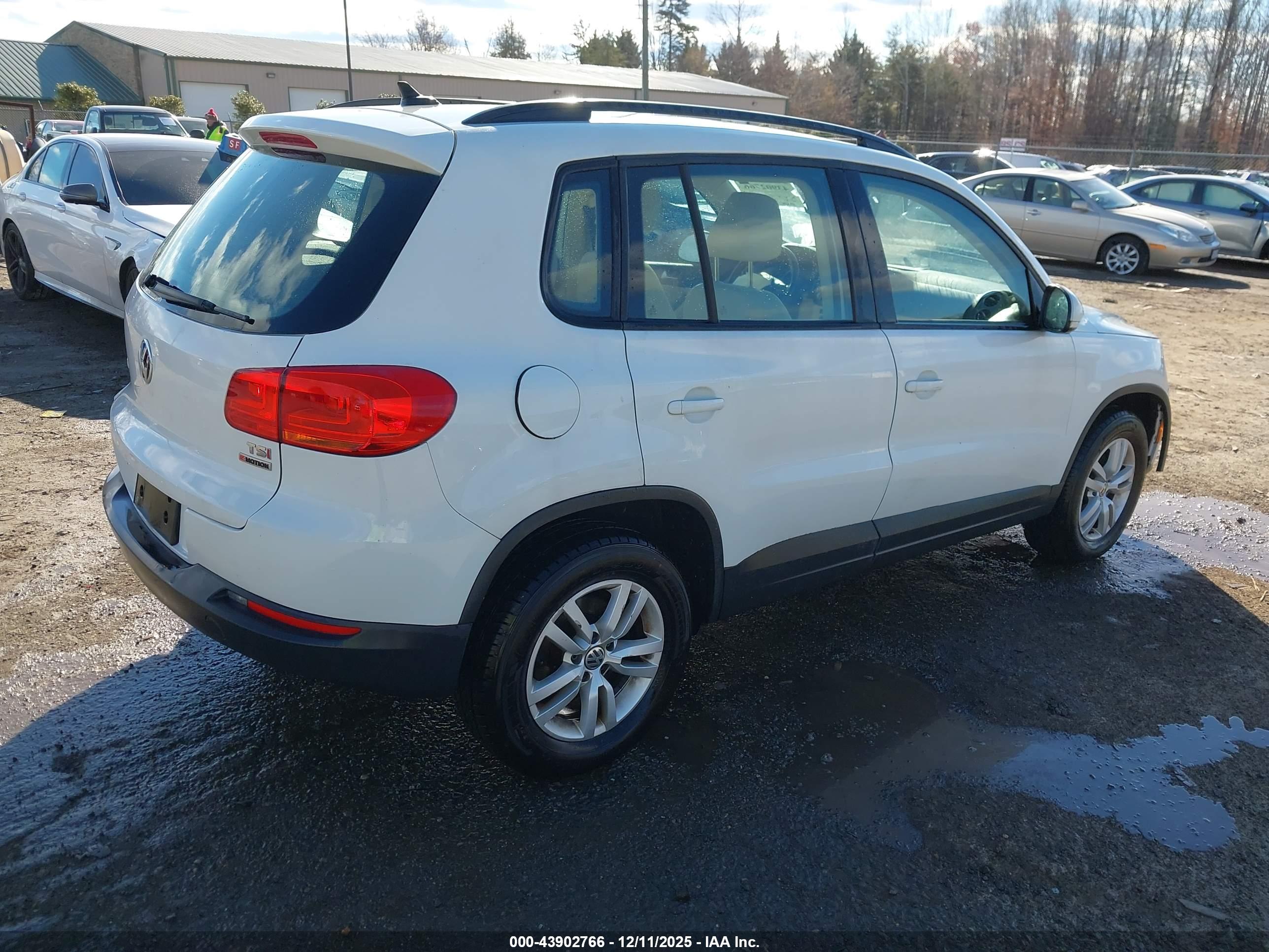 VOLKSWAGEN TIGUAN image 4