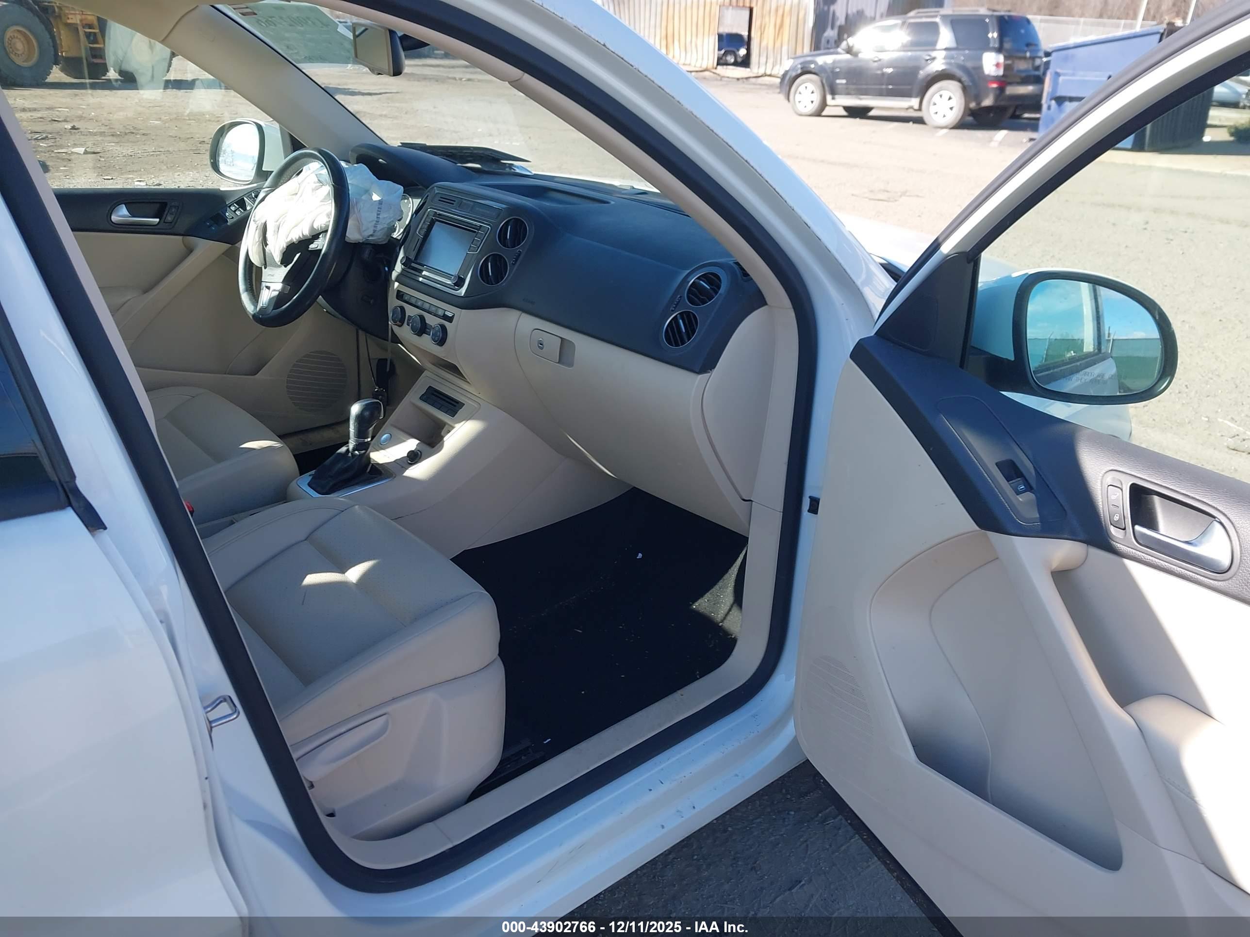 VOLKSWAGEN TIGUAN image 5