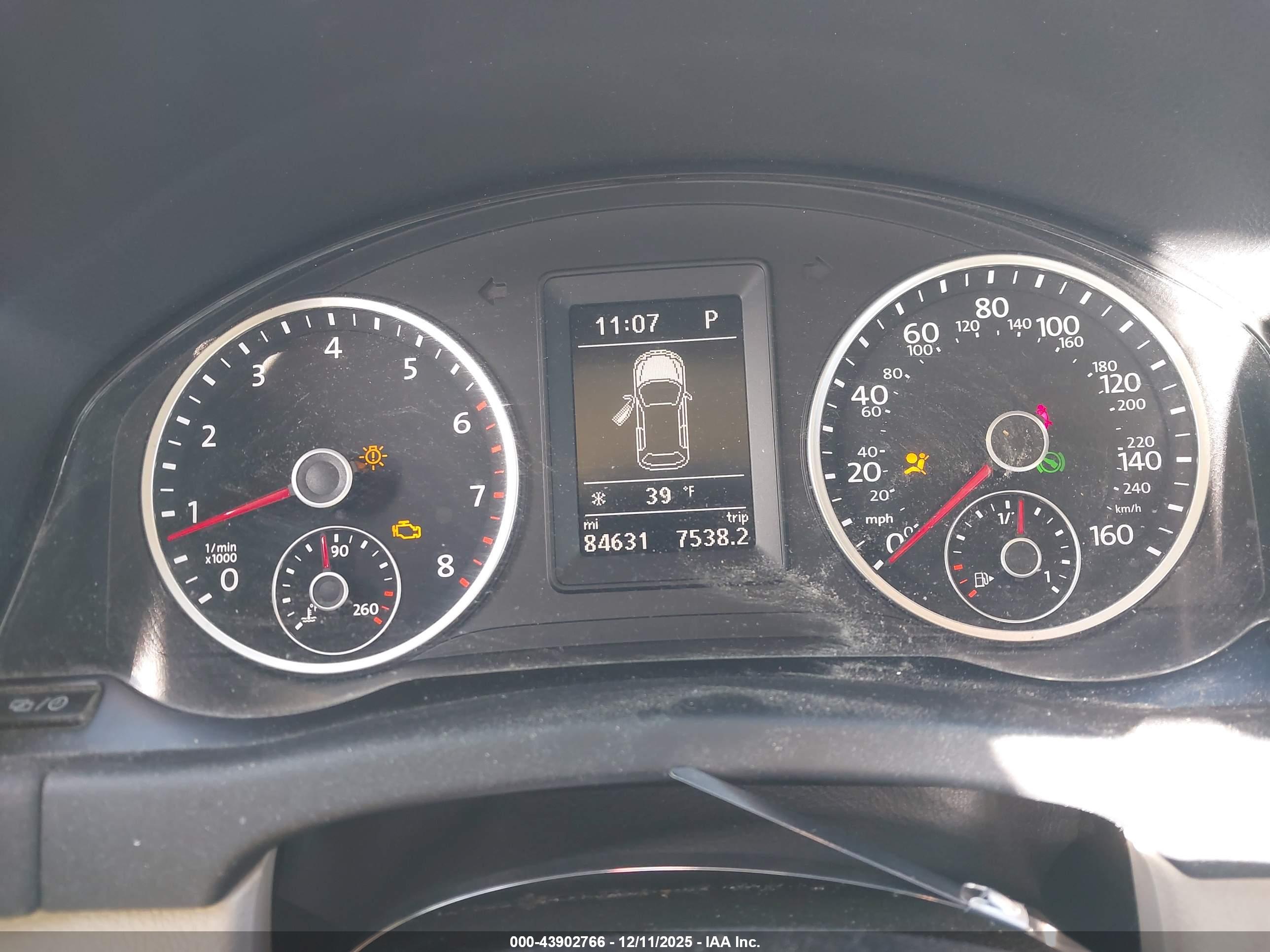 VOLKSWAGEN TIGUAN image 7