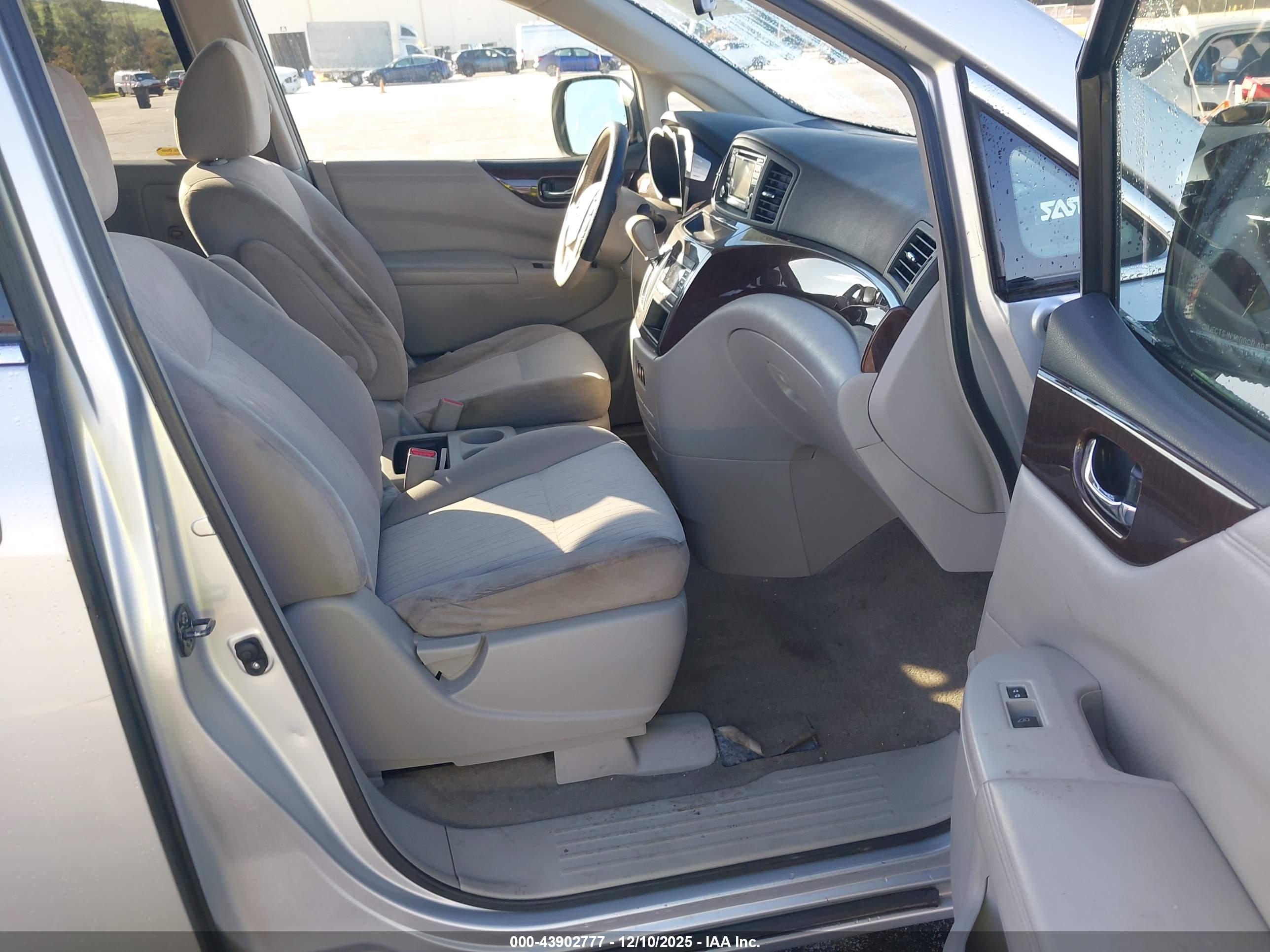 NISSAN QUEST image 5