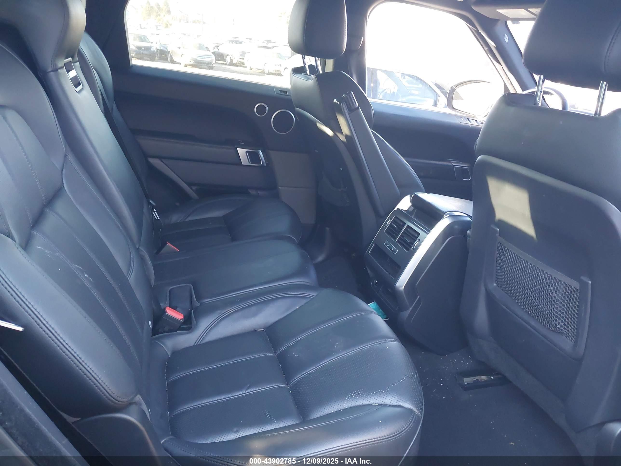 LAND ROVER image 8