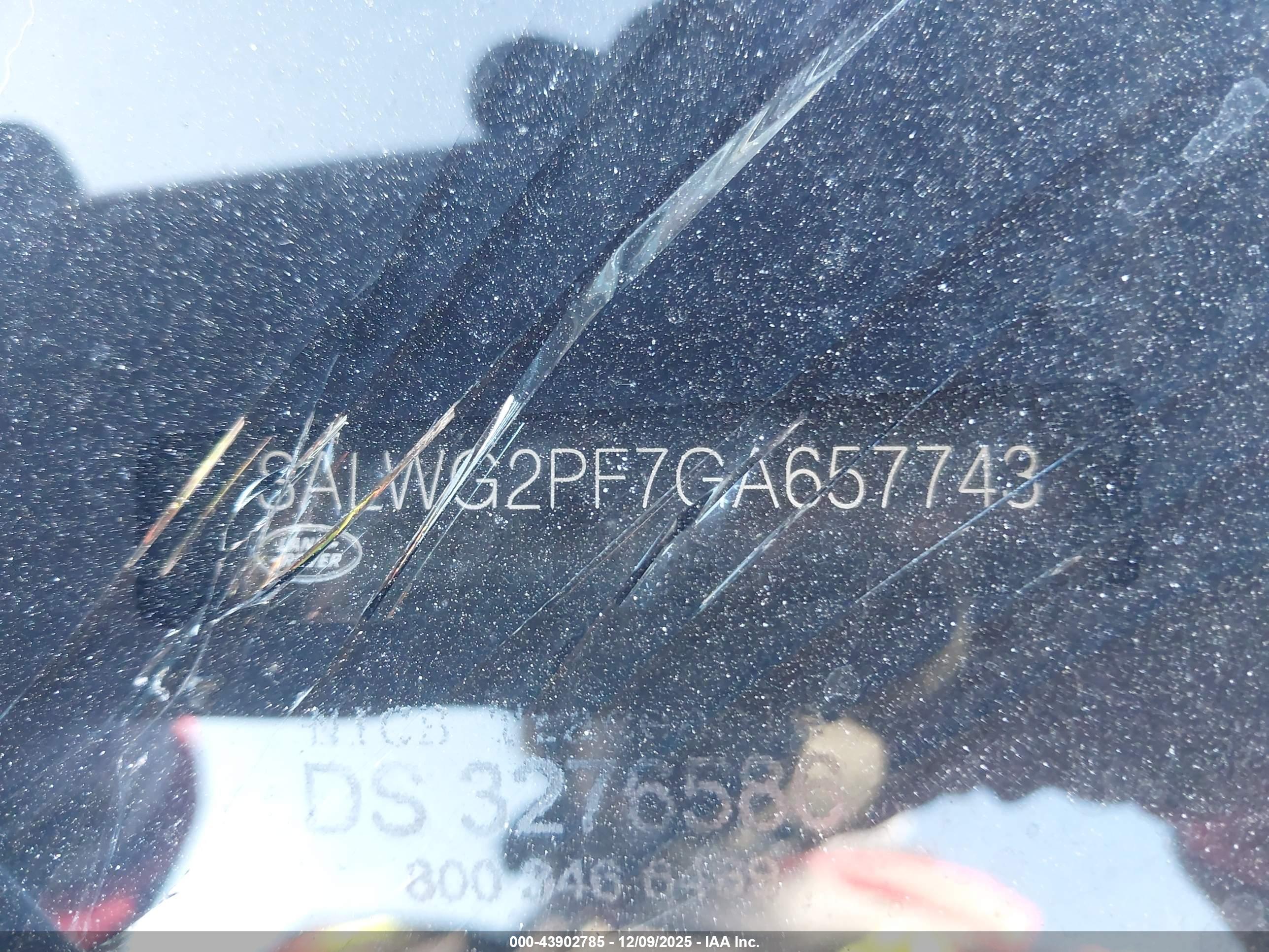 LAND ROVER image 9