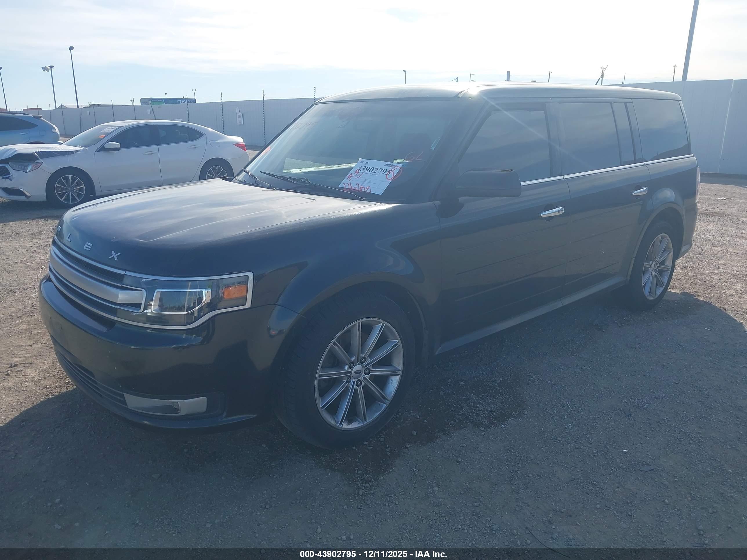 FORD FLEX image 2